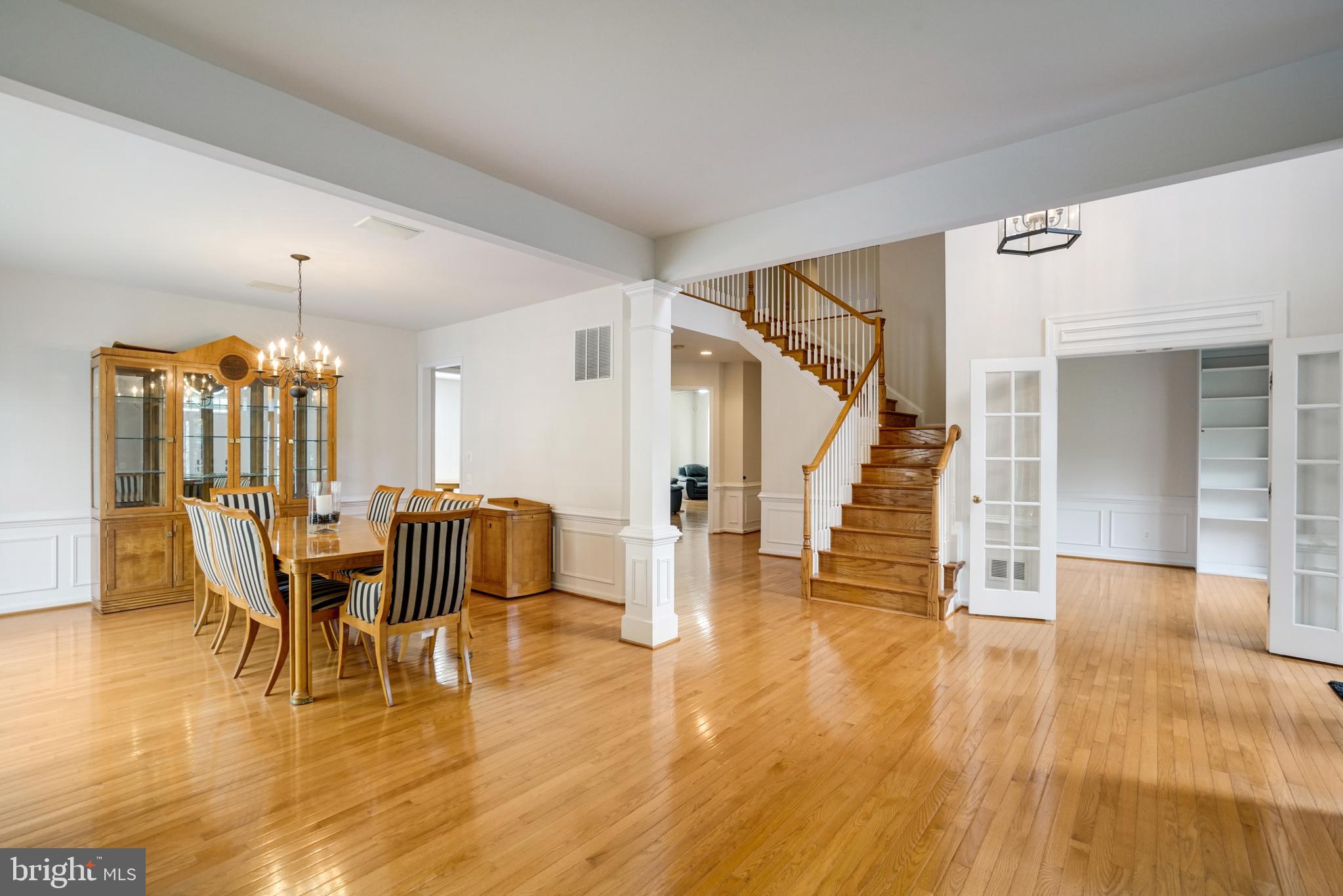 8061 PAPER BIRCH DRIVE