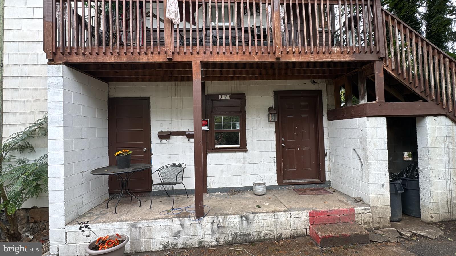 Main image without alt text