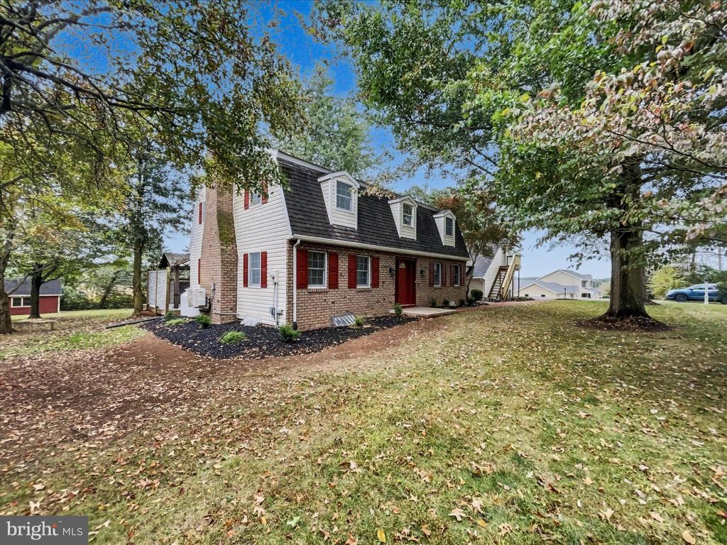 Photo of 1075 Hobart Road, GLENVILLE, PA 17329 (MLS # PAYK2091708)
