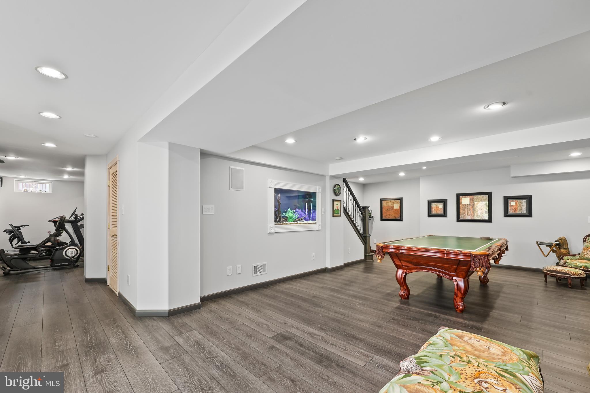 ASHBURN VILLAGE - Residential