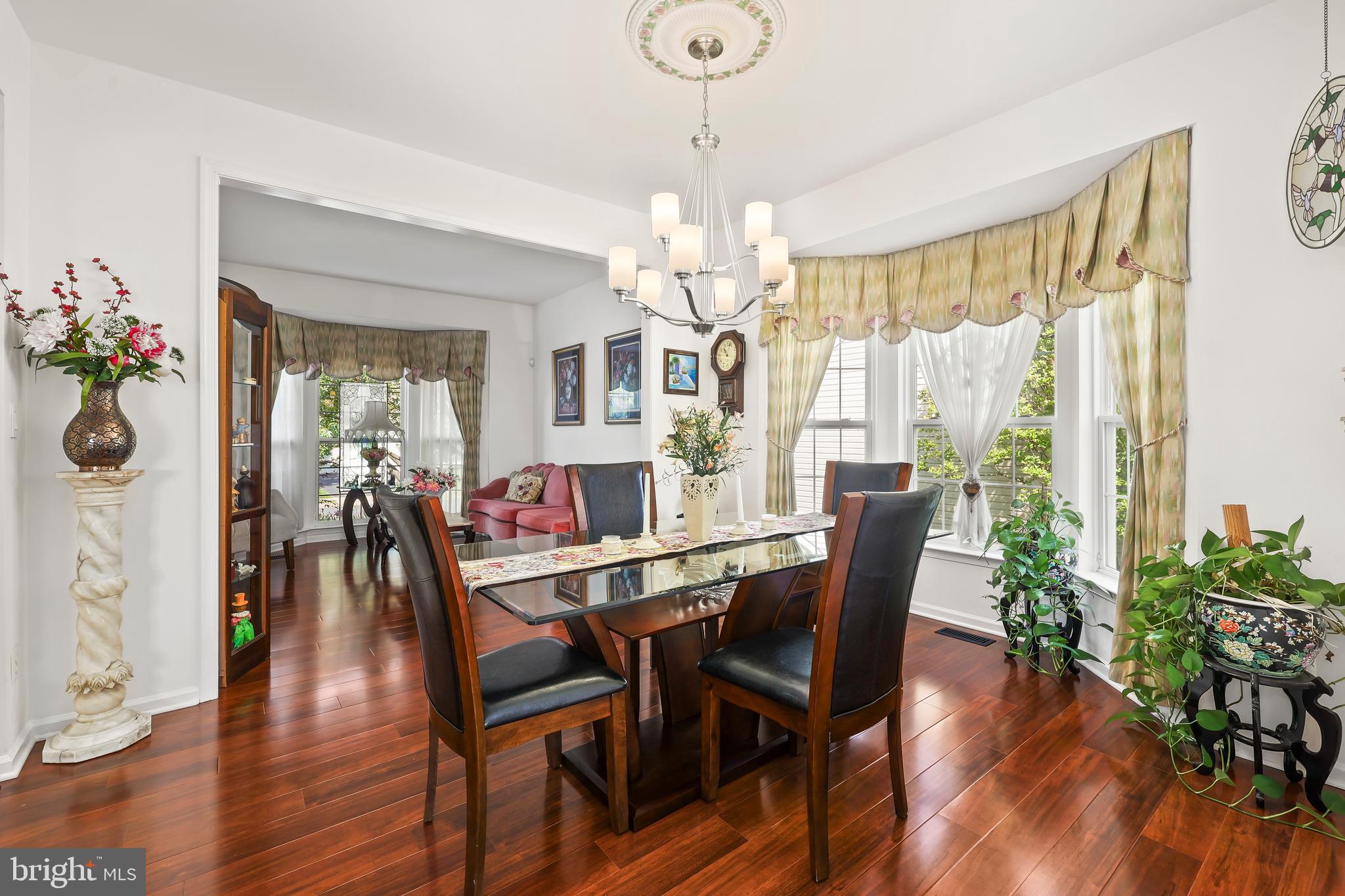 ASHBURN VILLAGE - Residential