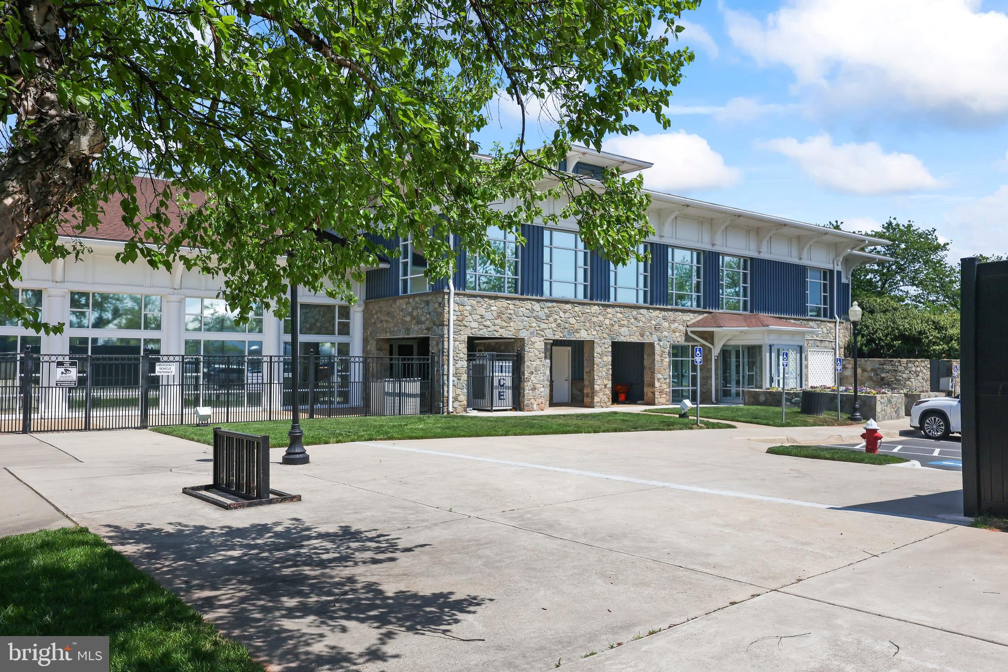 ASHBURN VILLAGE - Residential