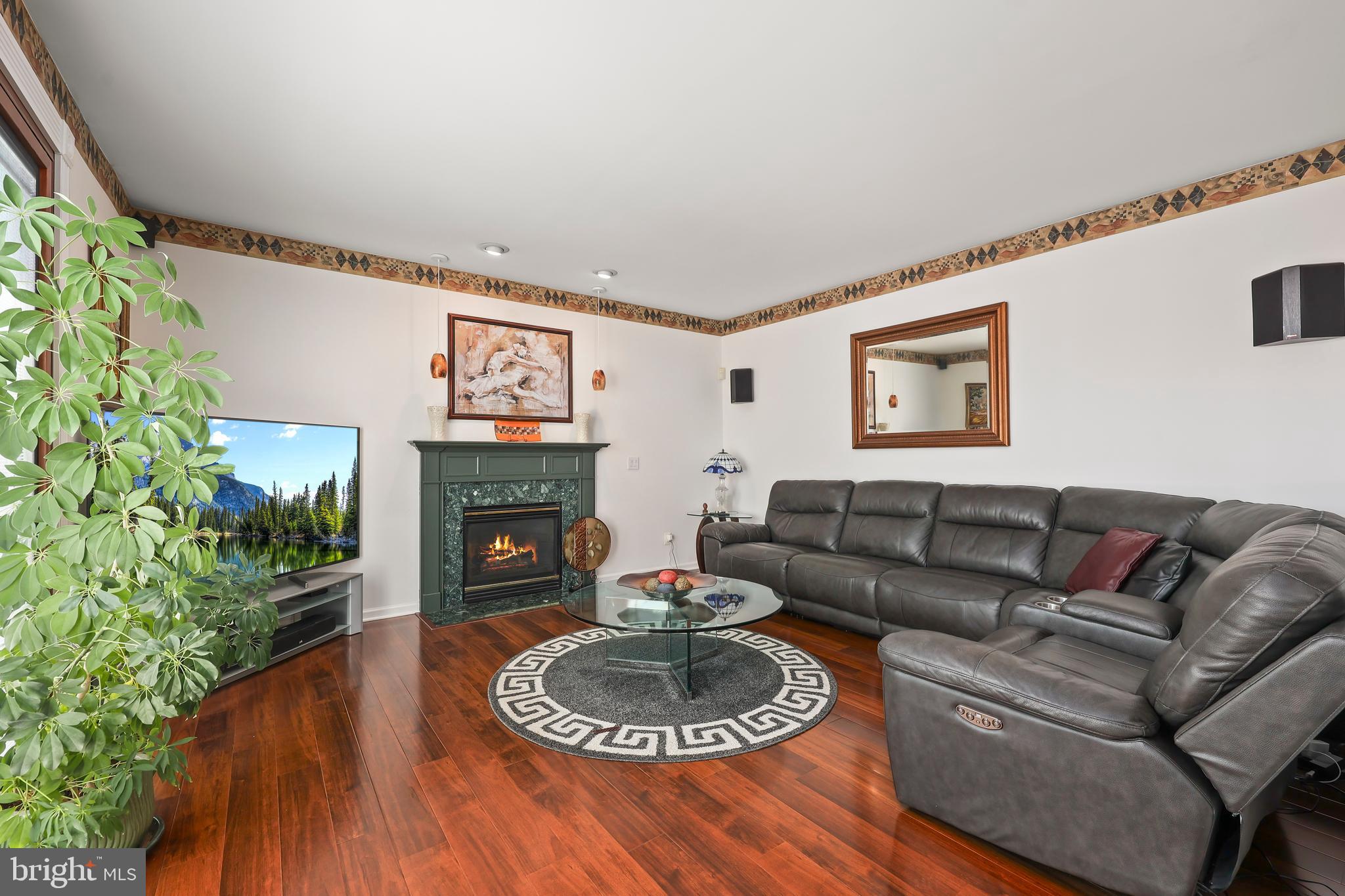 ASHBURN VILLAGE - Residential