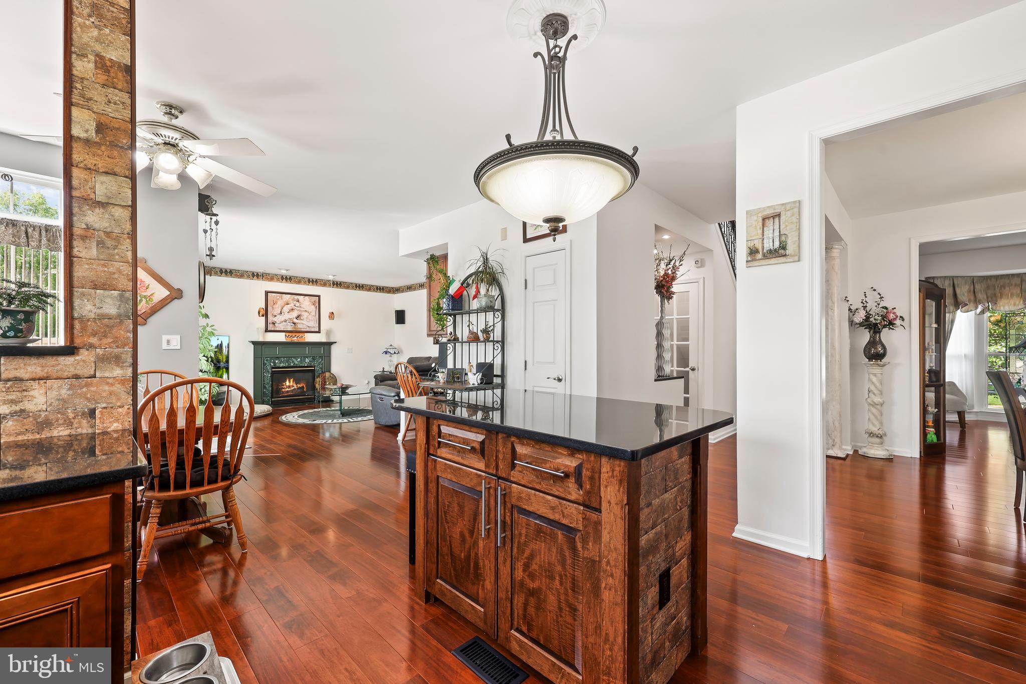 ASHBURN VILLAGE - Residential