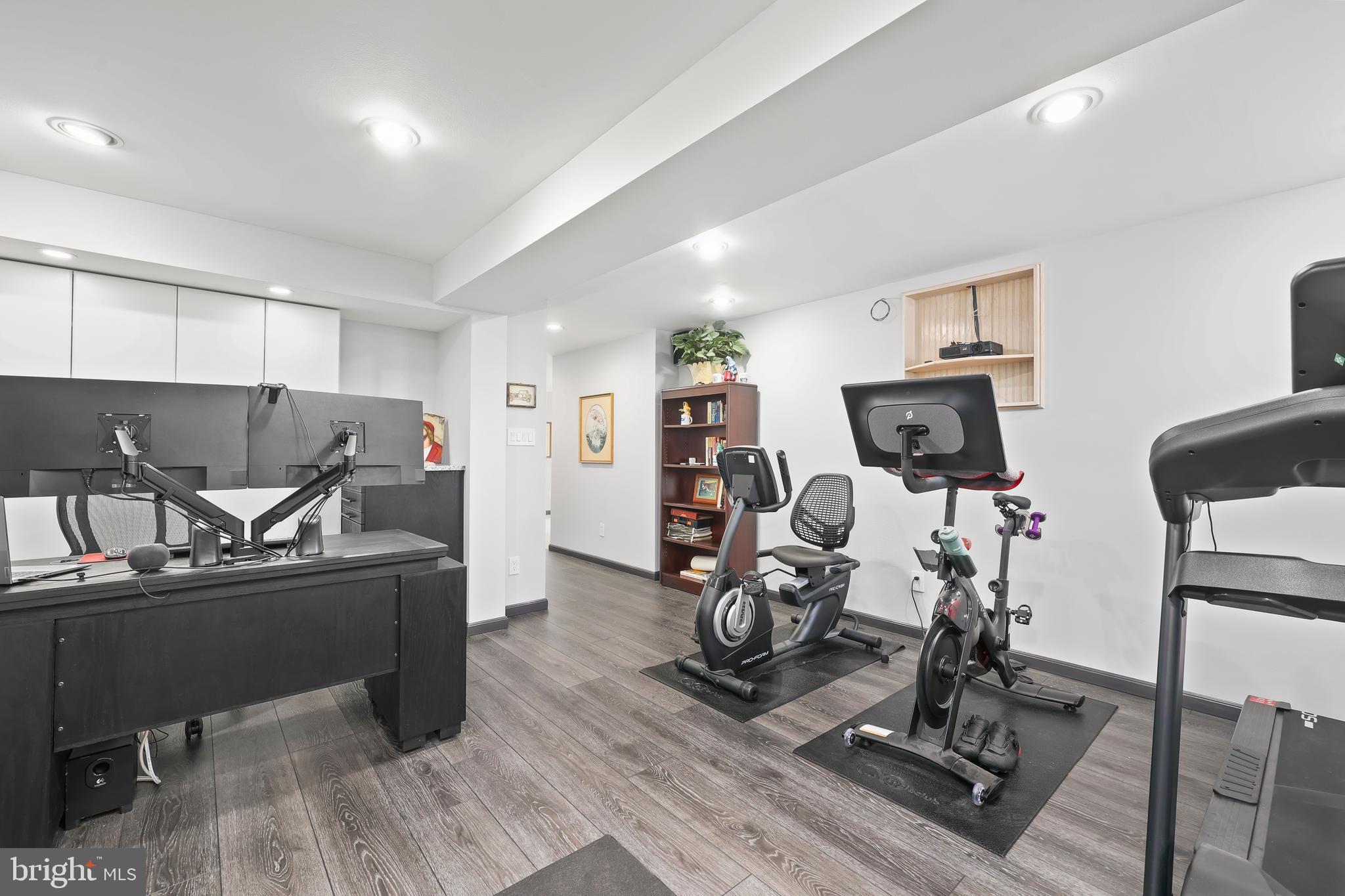 ASHBURN VILLAGE - Residential