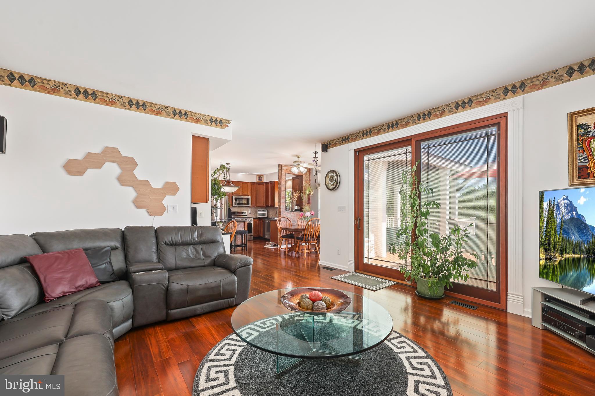 ASHBURN VILLAGE - Residential