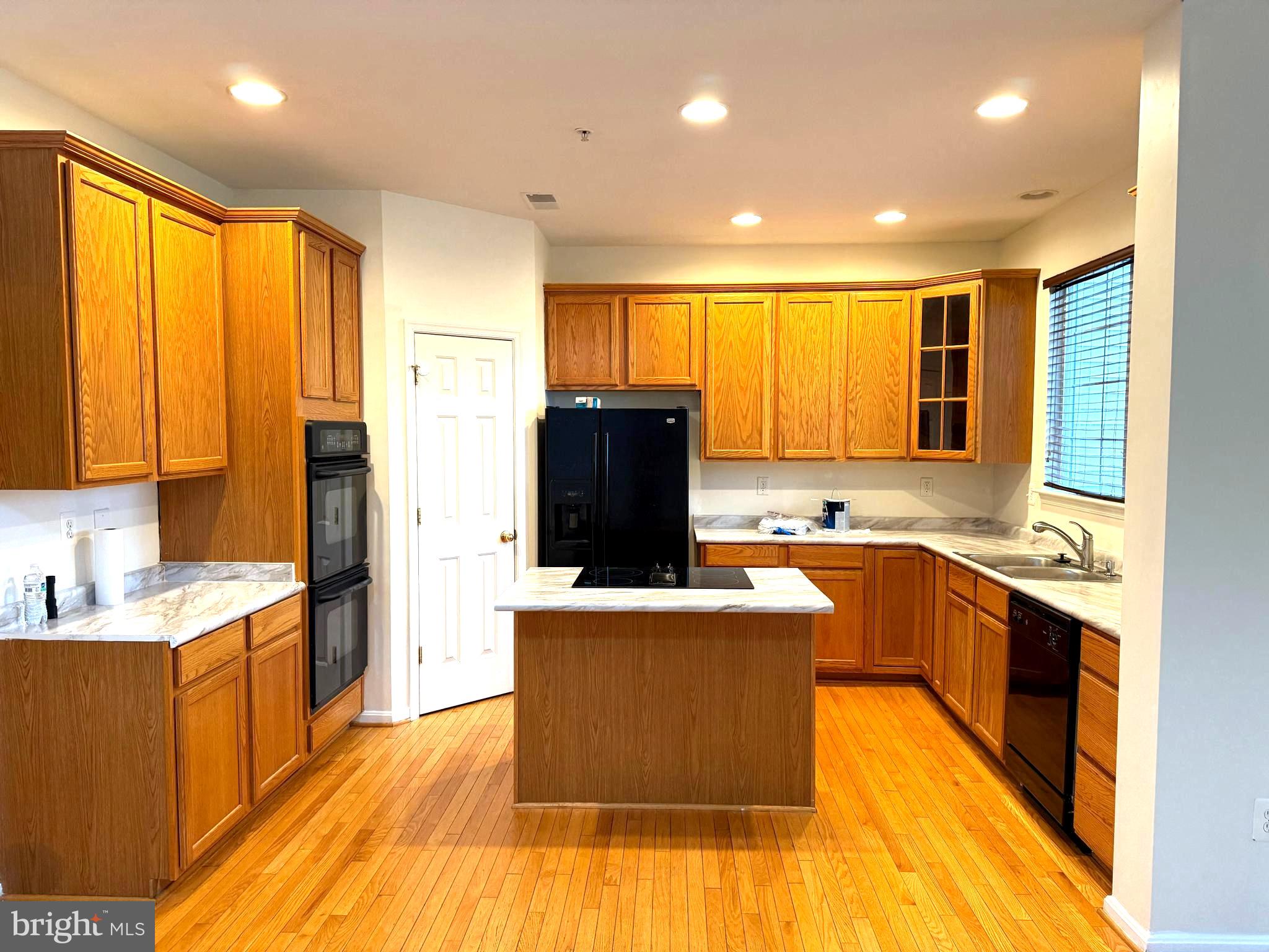 SEVEN OAKS - Residential