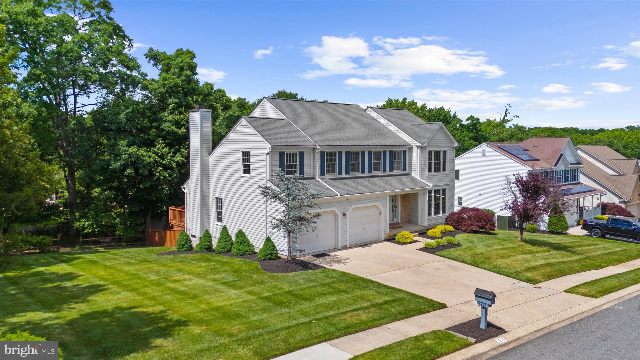 3216 HOLLY KNOLL COURT