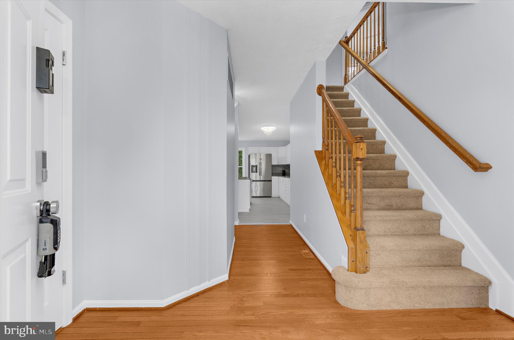 3216 HOLLY KNOLL COURT