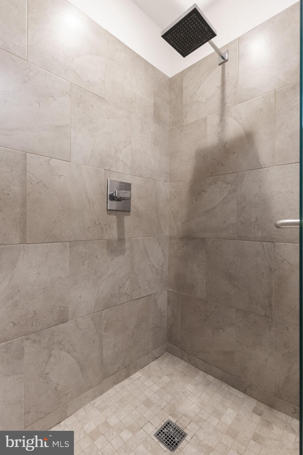 TANTALLON ON THE POTOMAC - Residential Lease