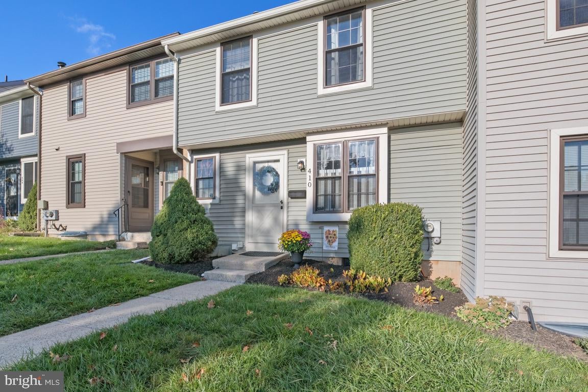 410 LIVINGSTON COURT
