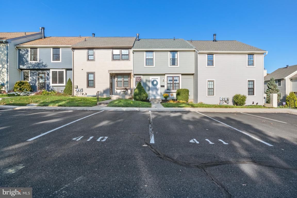 410 LIVINGSTON COURT