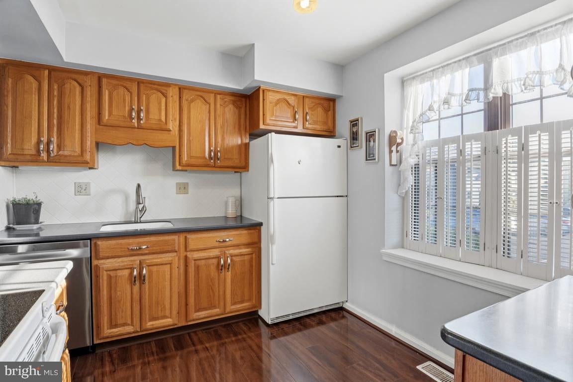 410 LIVINGSTON COURT
