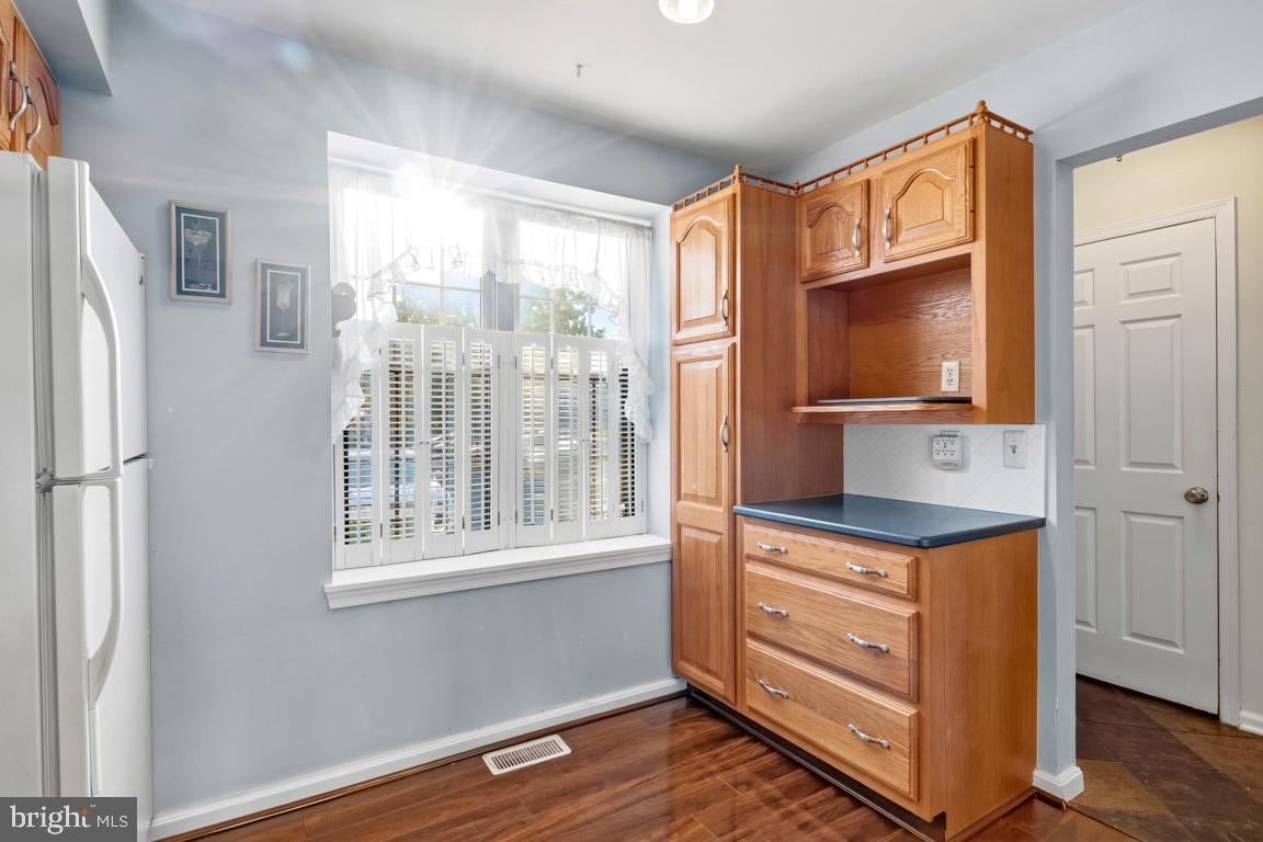 410 LIVINGSTON COURT