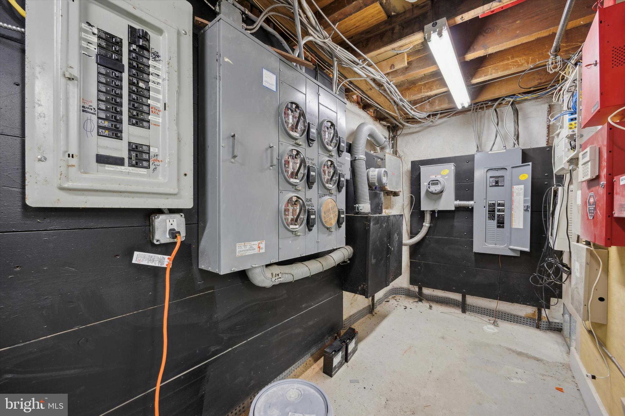 OAKMONT - Commercial Sale