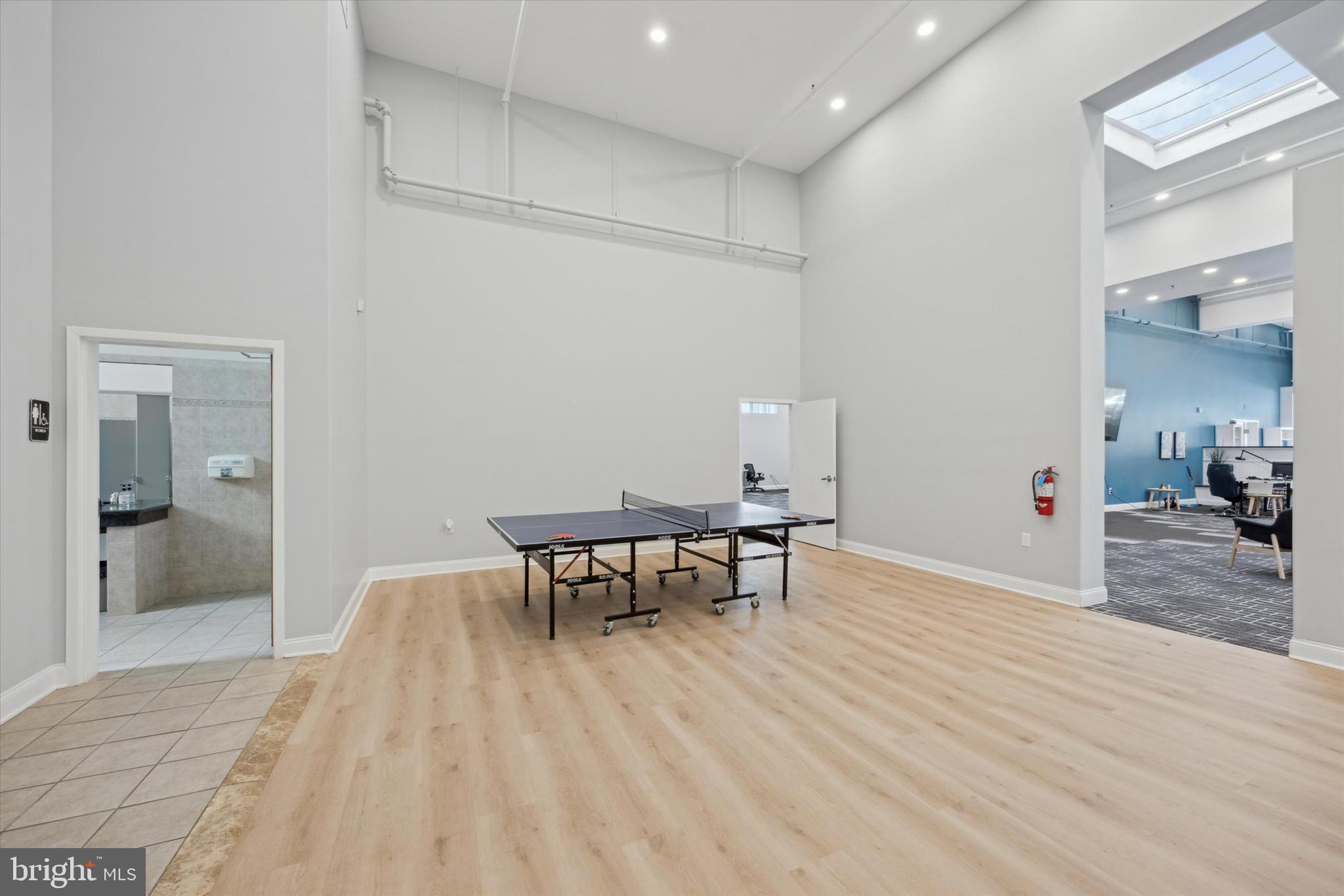 OAKMONT - Commercial Sale