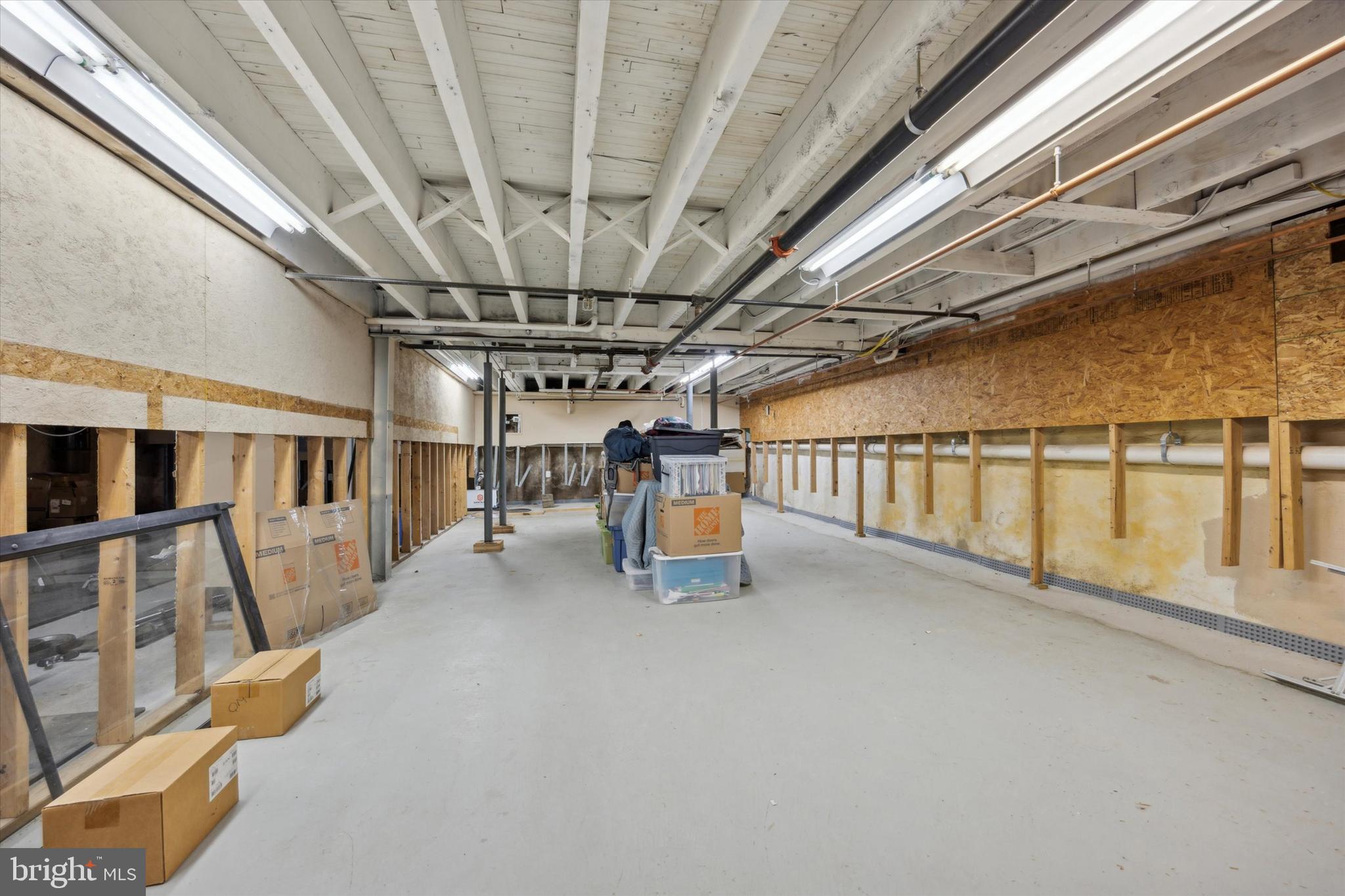 OAKMONT - Commercial Sale