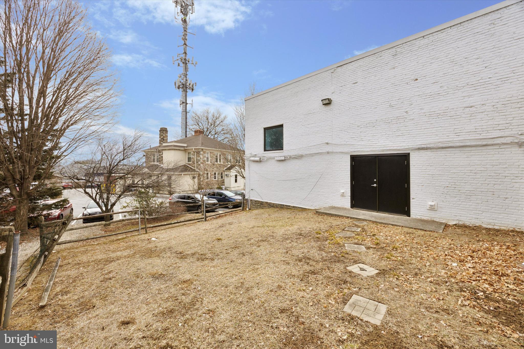 OAKMONT - Commercial Sale