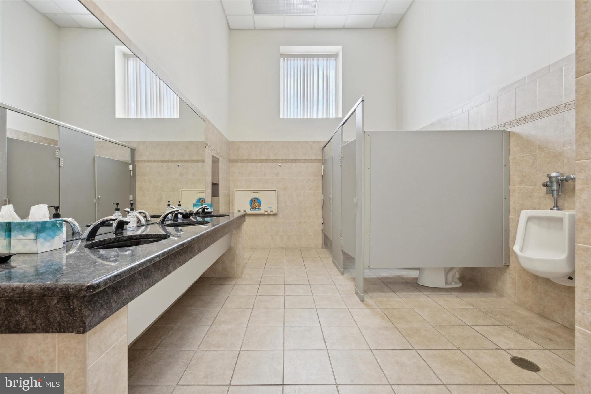 OAKMONT - Commercial Sale