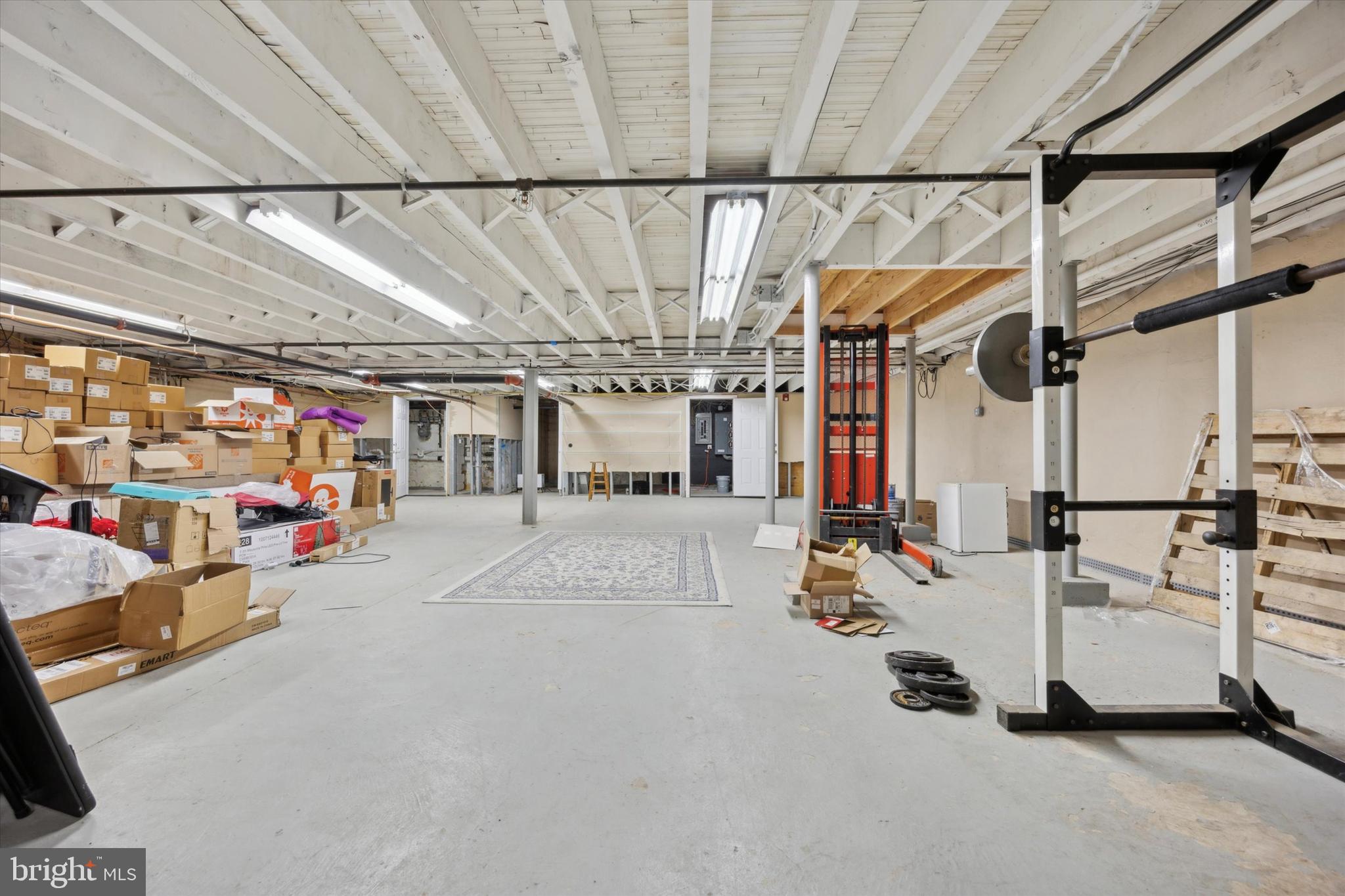 OAKMONT - Commercial Sale