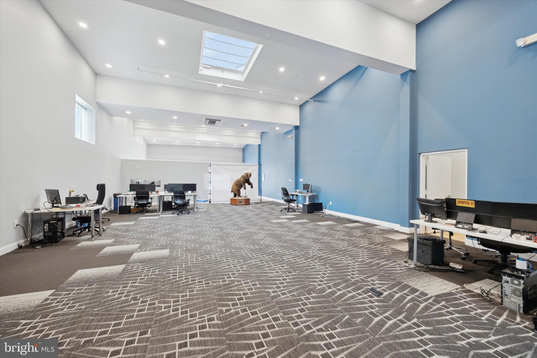 OAKMONT - Commercial Sale