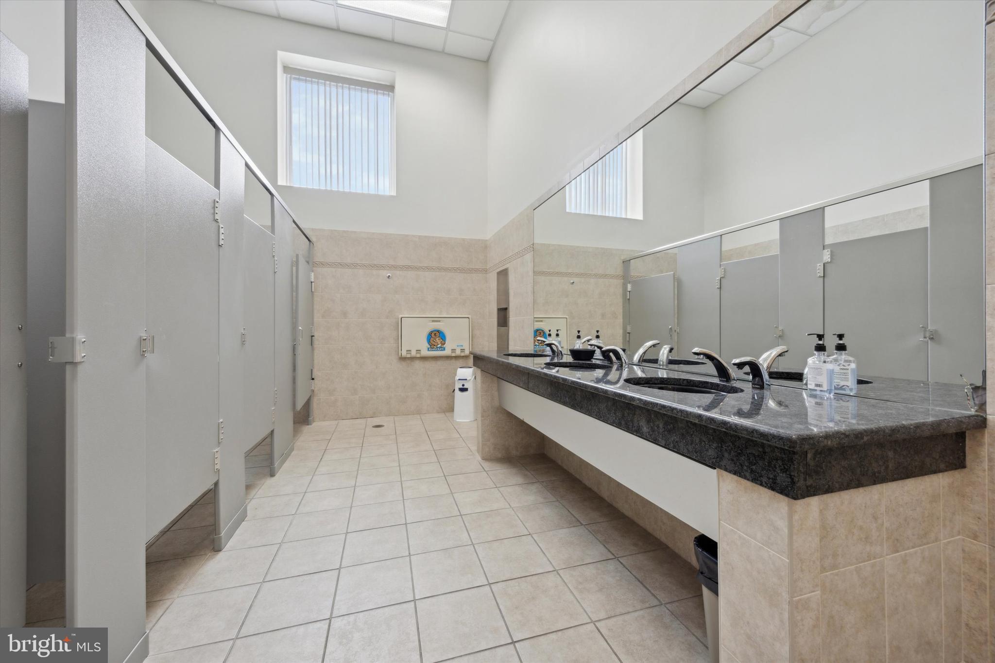 OAKMONT - Commercial Sale