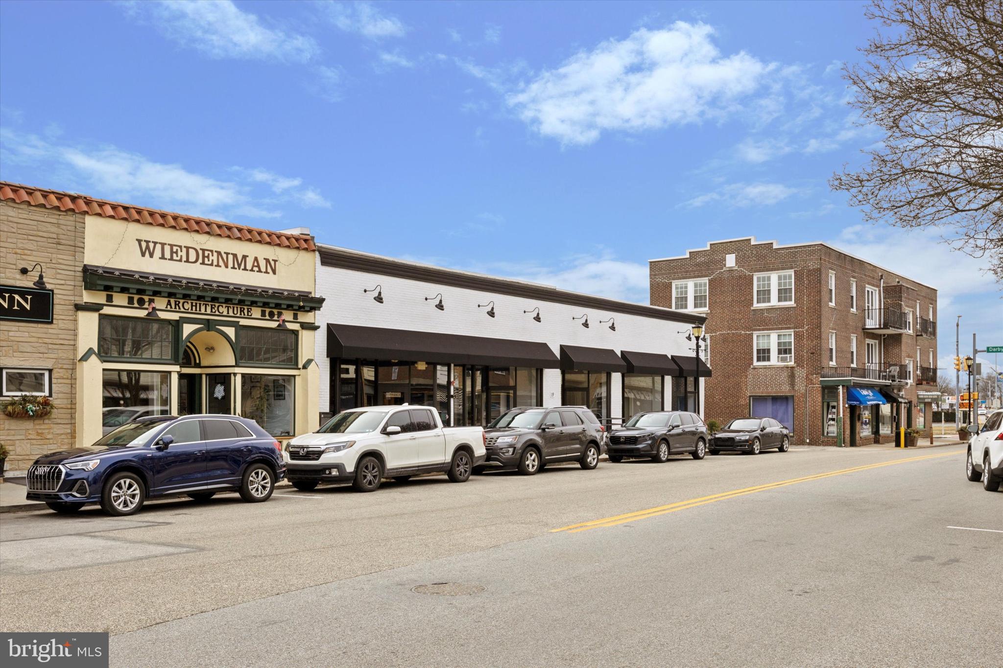 OAKMONT - Commercial Sale