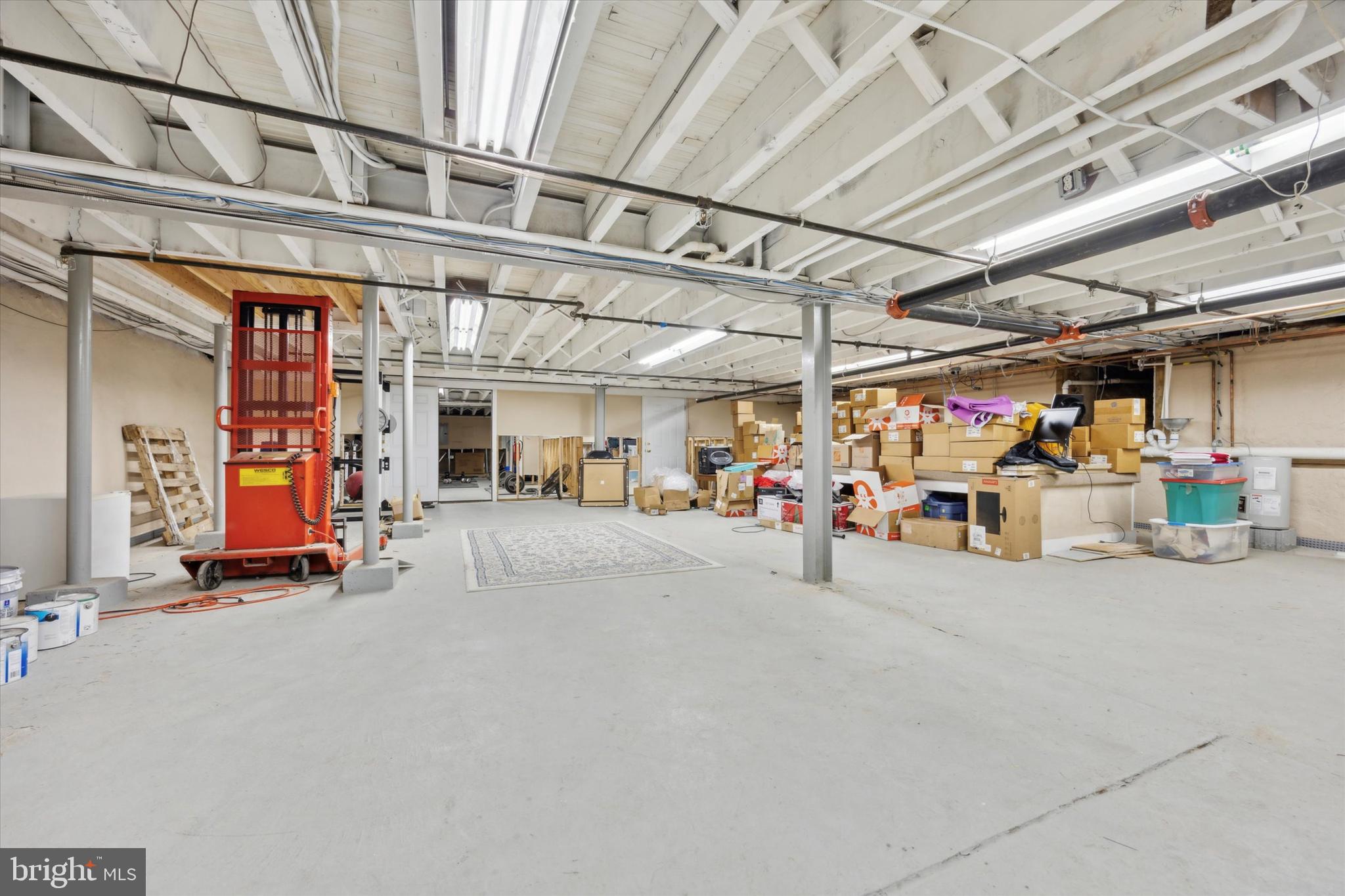 OAKMONT - Commercial Sale