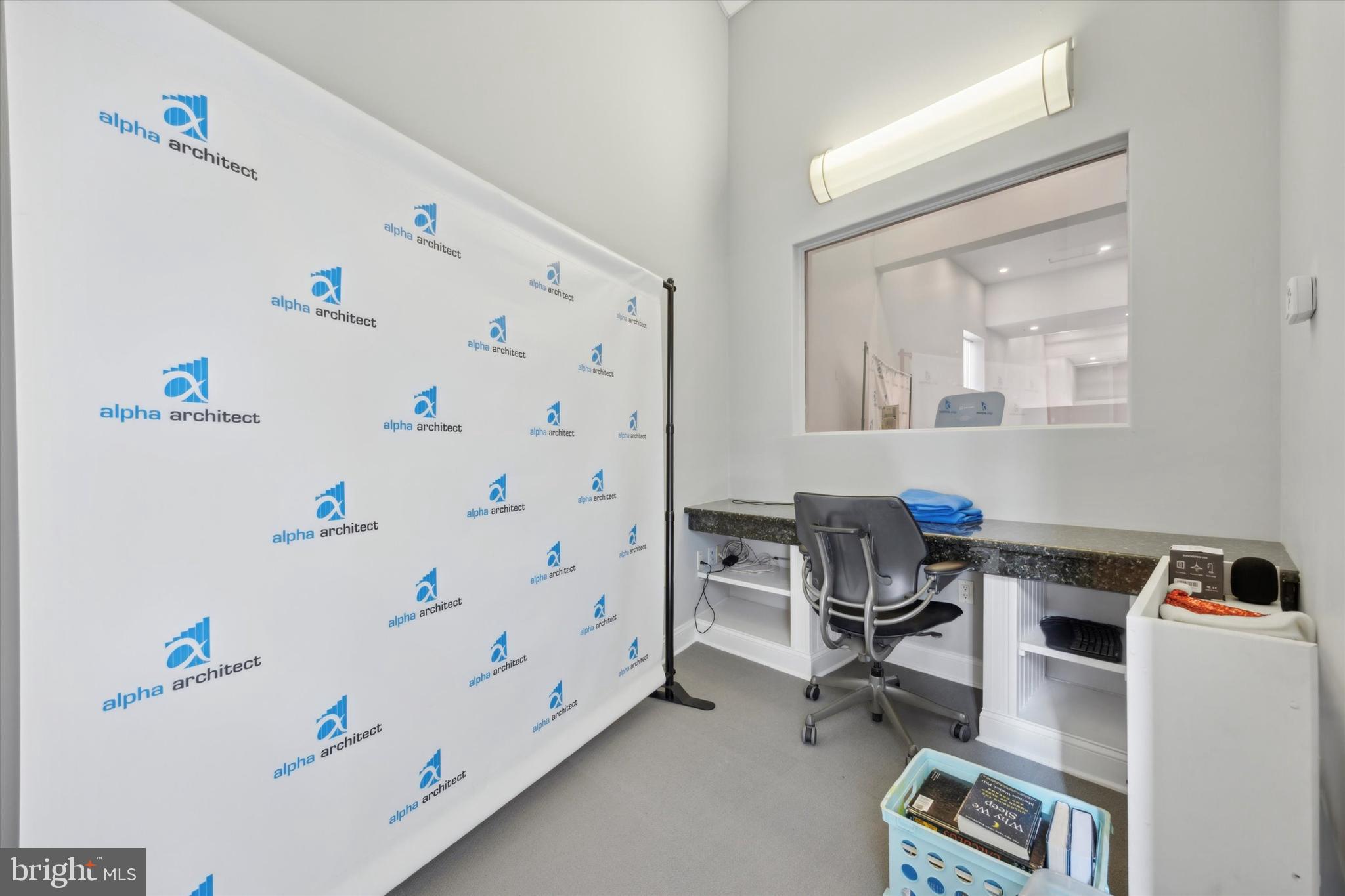 OAKMONT - Commercial Sale