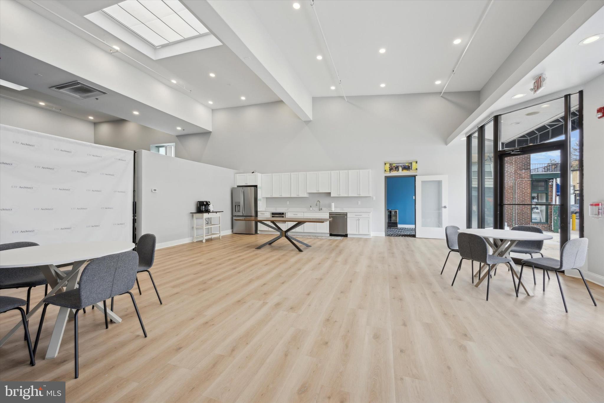 OAKMONT - Commercial Sale