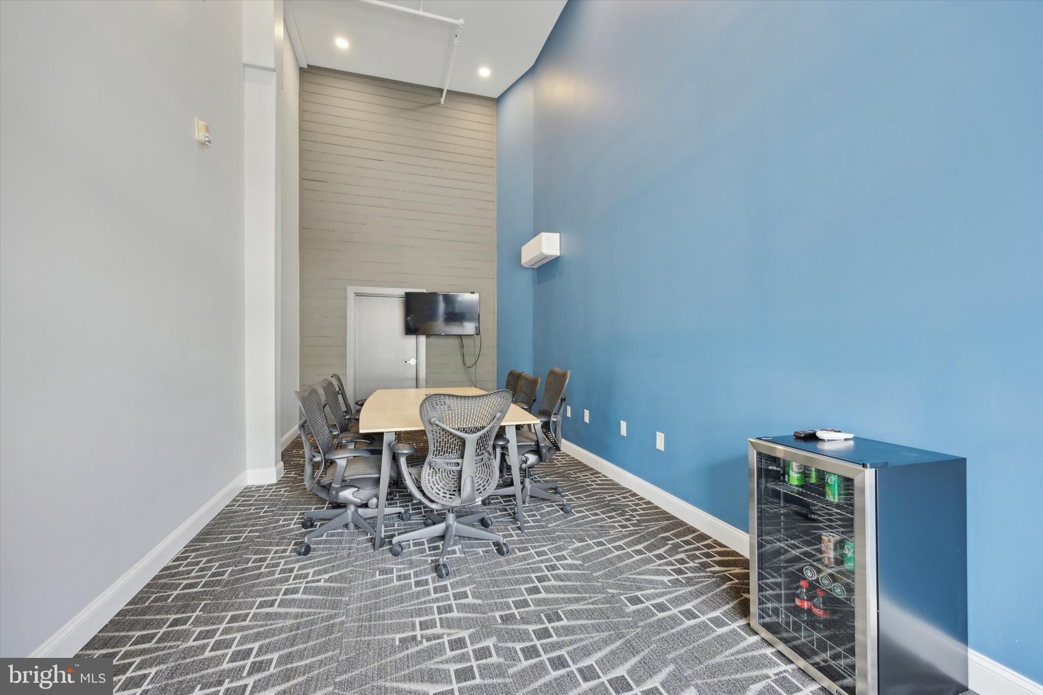 OAKMONT - Commercial Sale