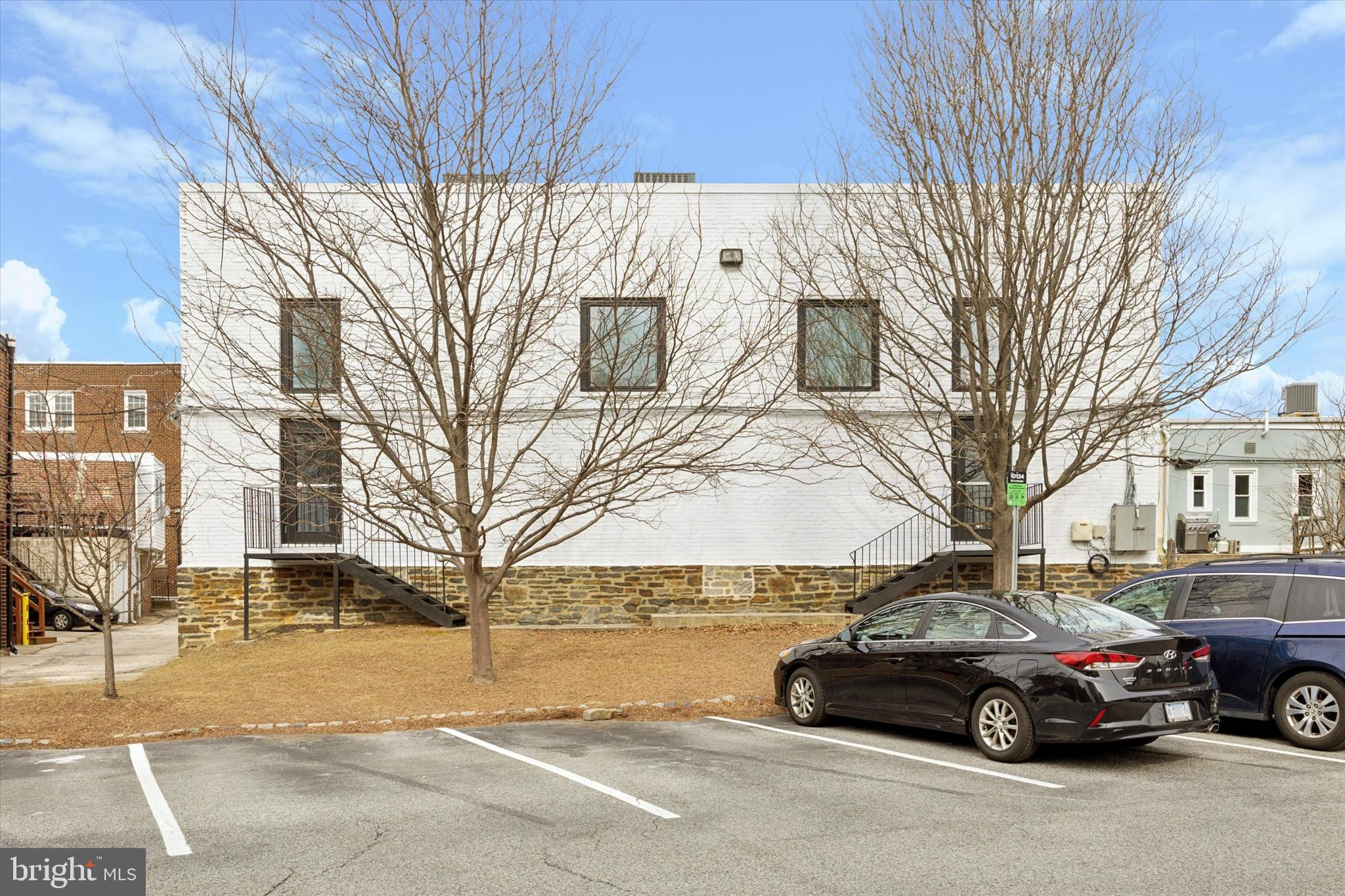 OAKMONT - Commercial Sale