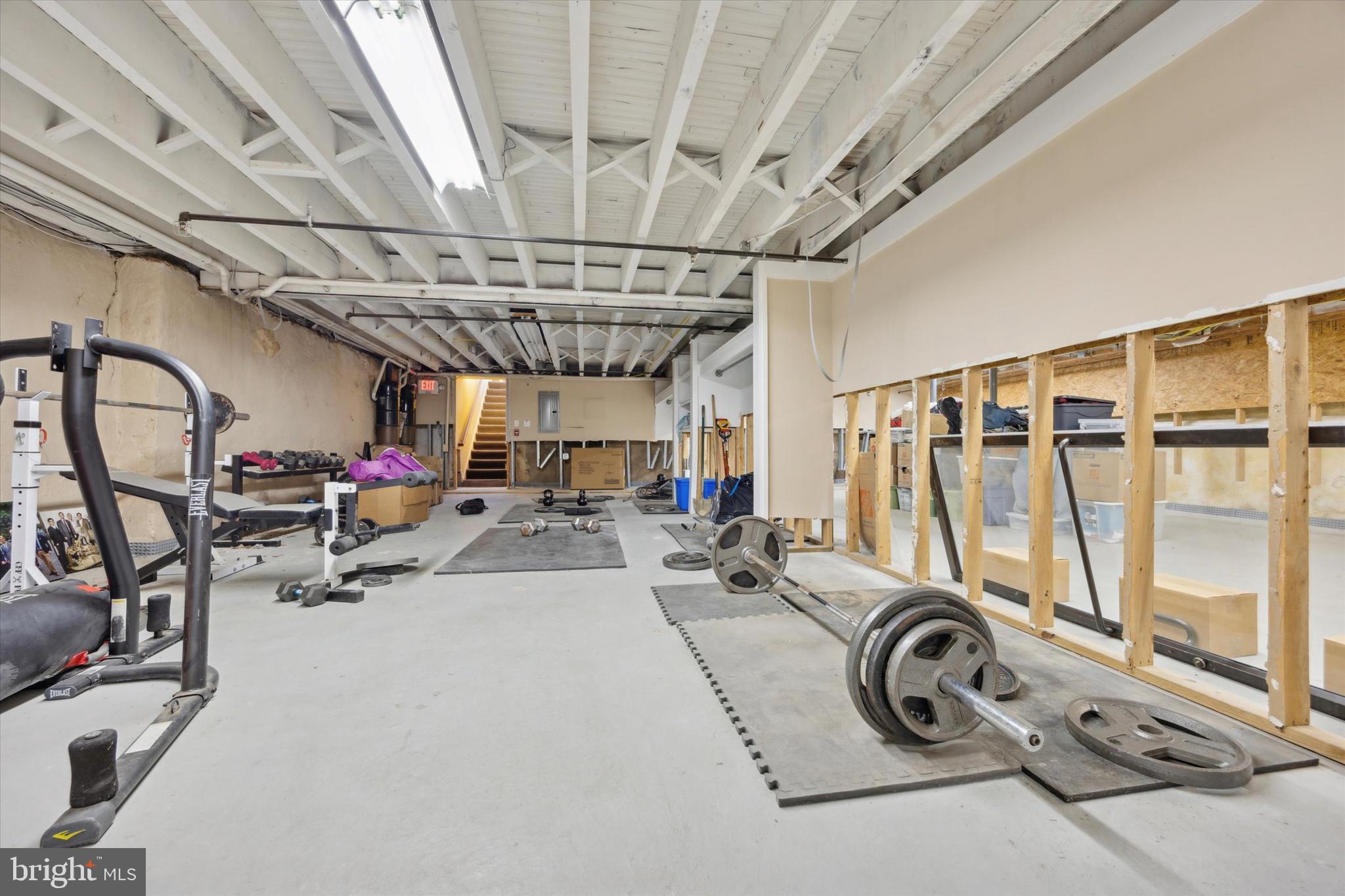 OAKMONT - Commercial Sale