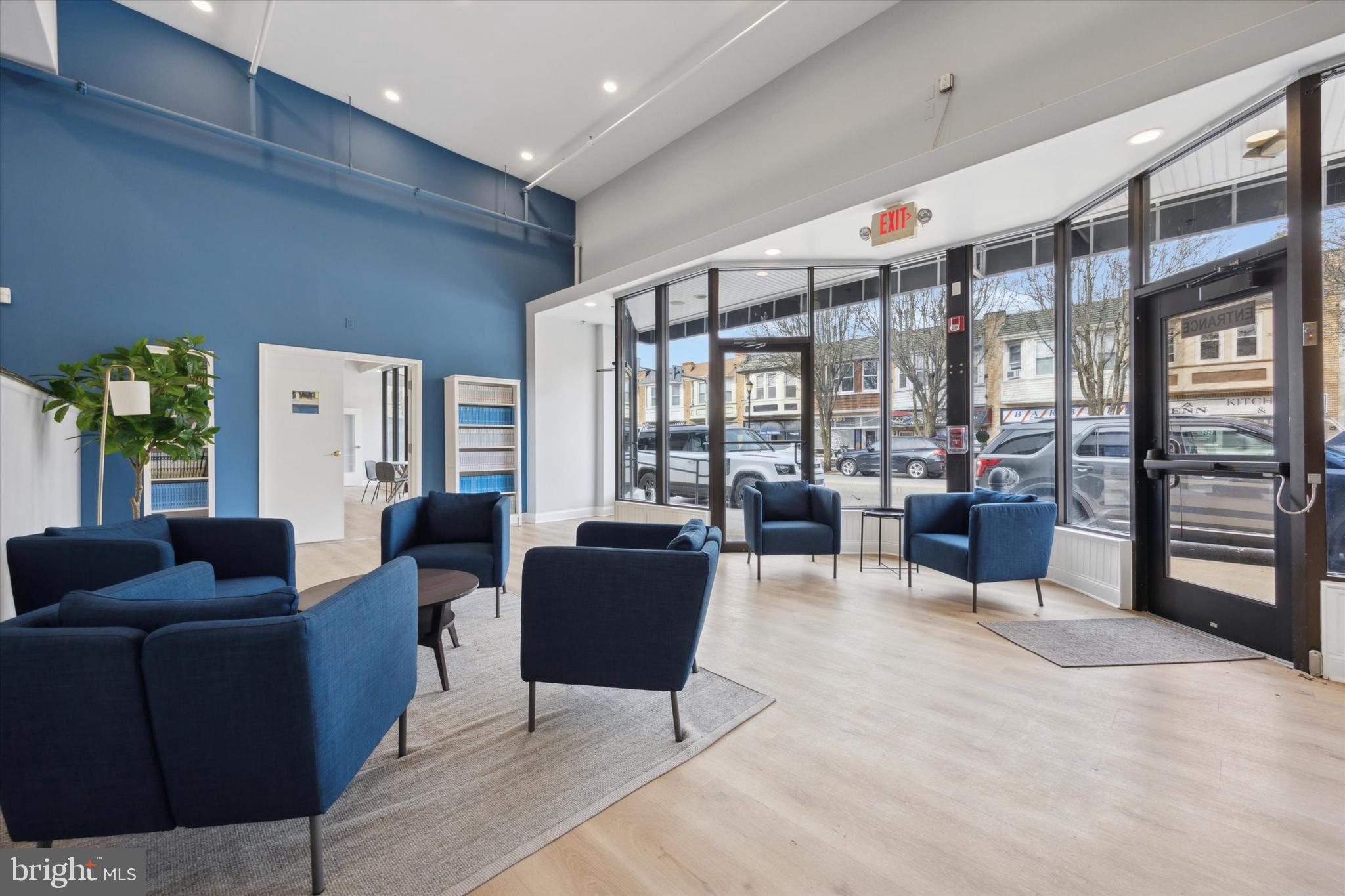 OAKMONT - Commercial Sale