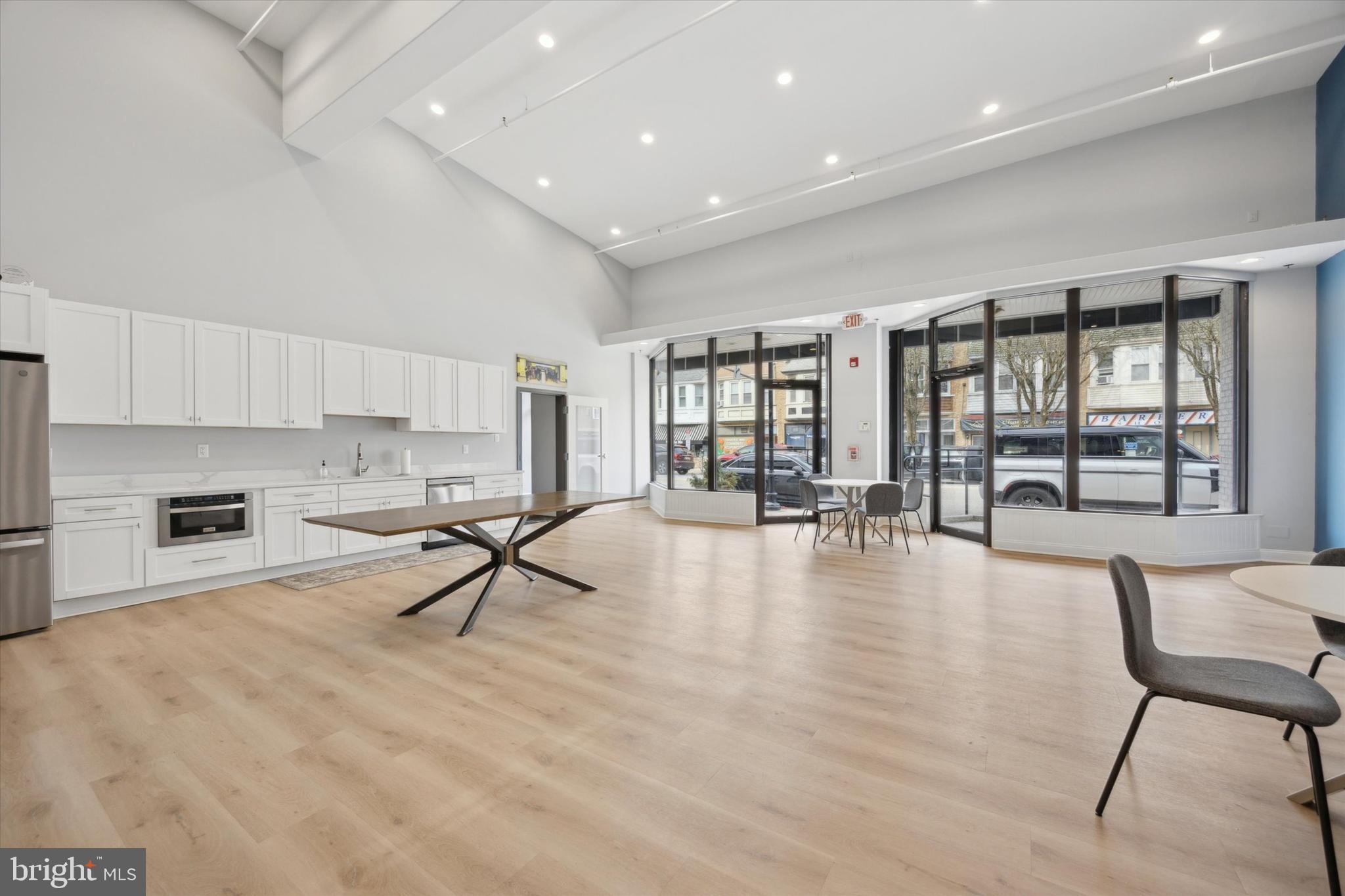 OAKMONT - Commercial Sale