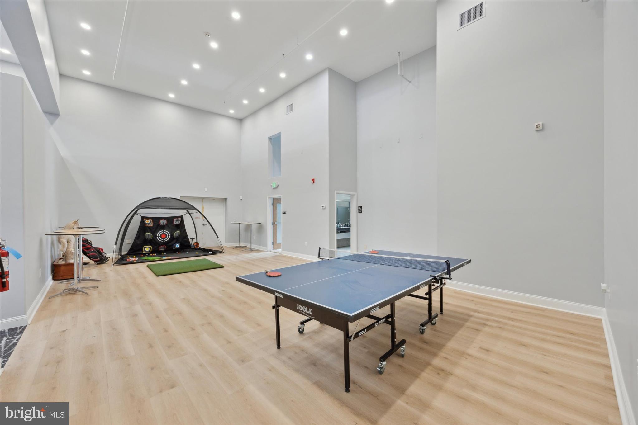 OAKMONT - Commercial Sale