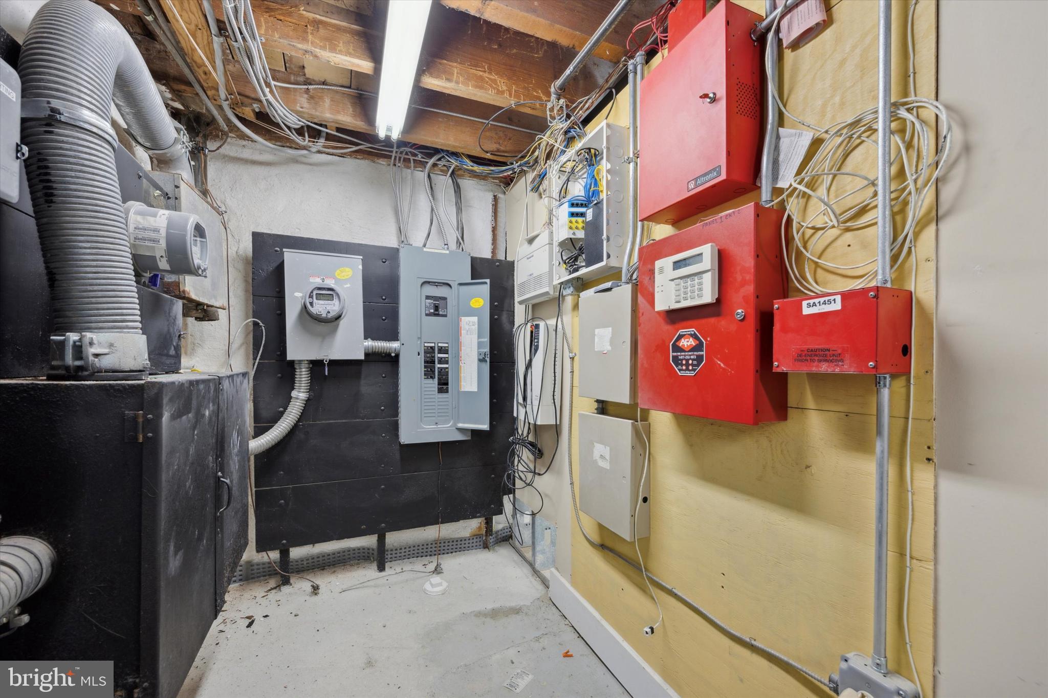 OAKMONT - Commercial Sale