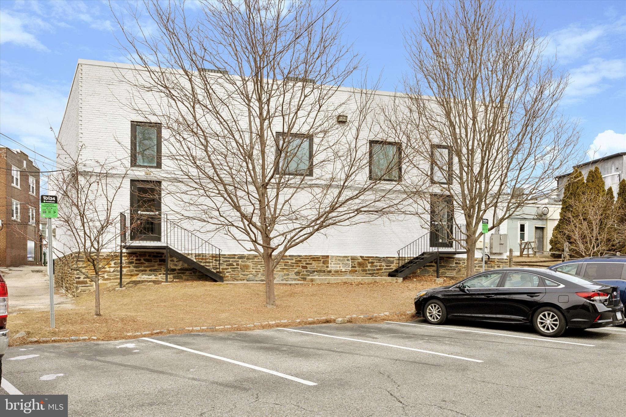 OAKMONT - Commercial Sale