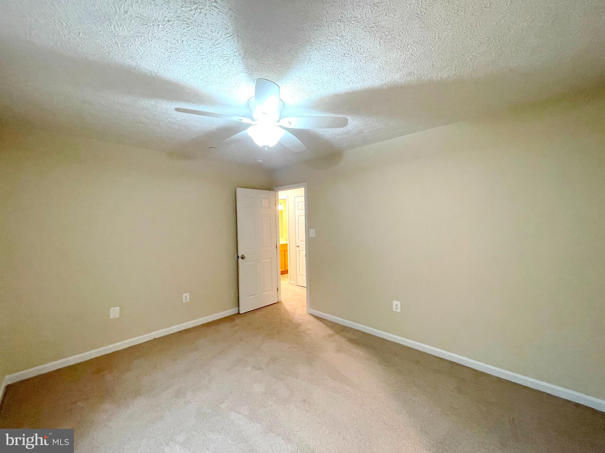 COUNTRY LAKES - Residential Lease