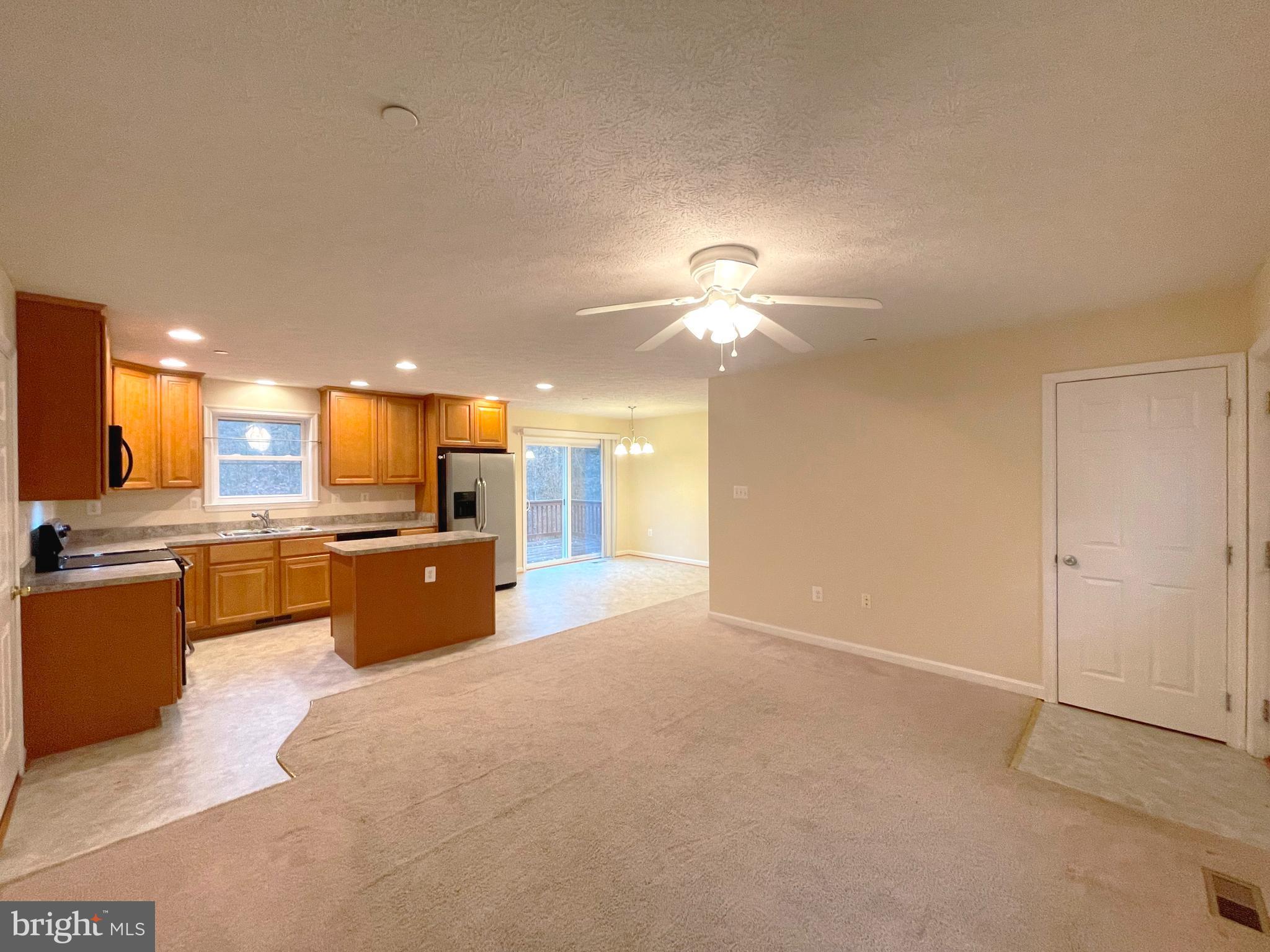 COUNTRY LAKES - Residential Lease