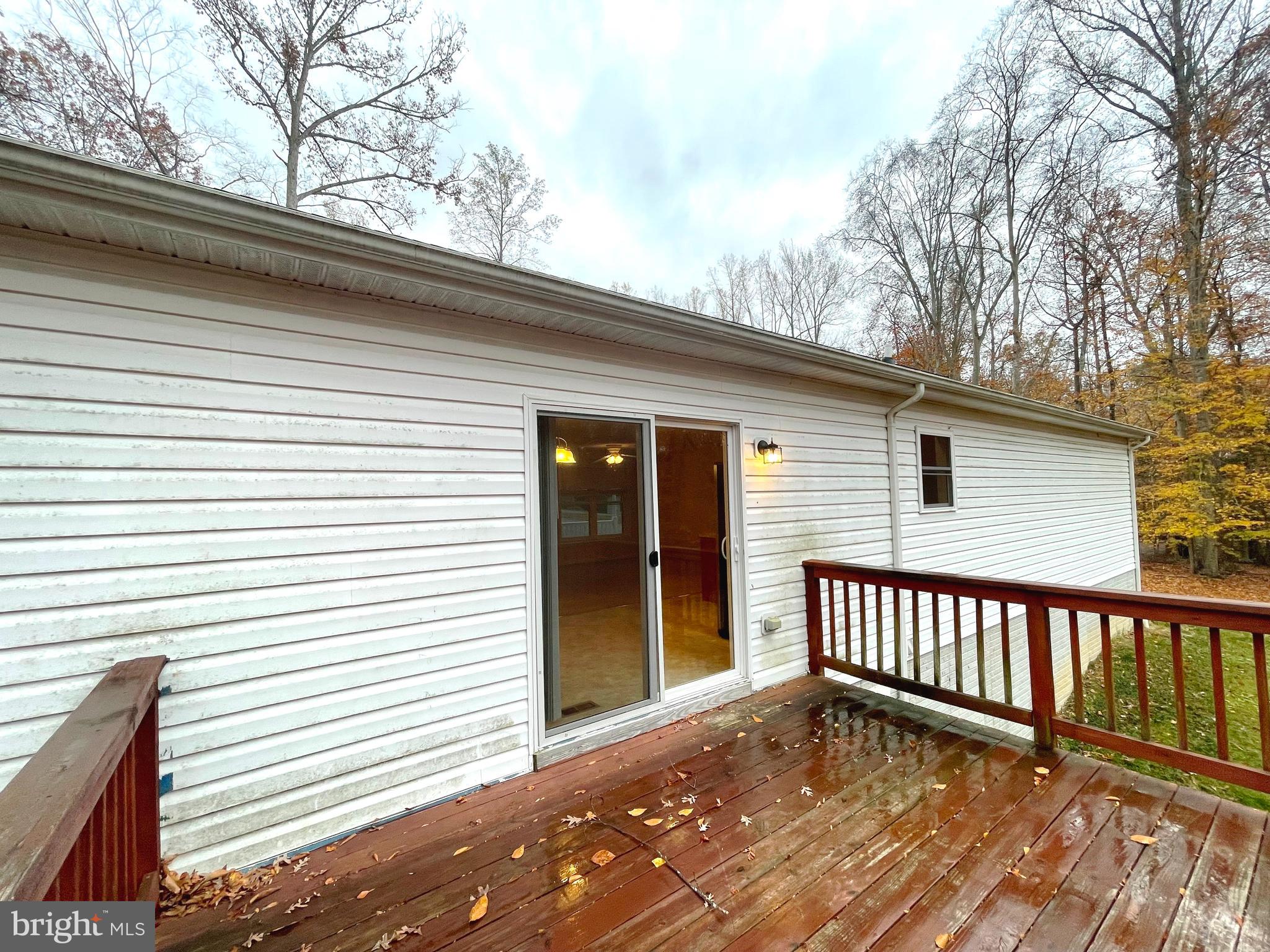 COUNTRY LAKES - Residential Lease