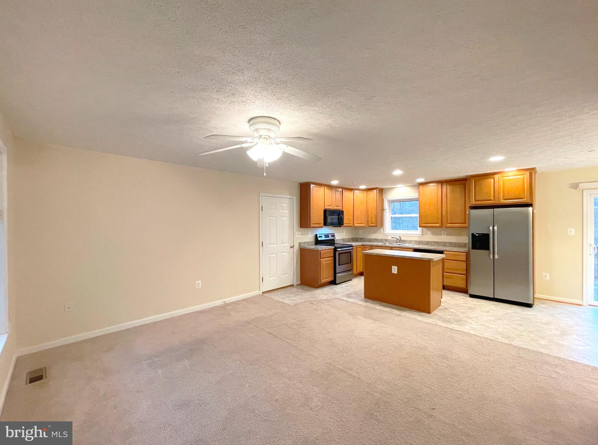 COUNTRY LAKES - Residential Lease