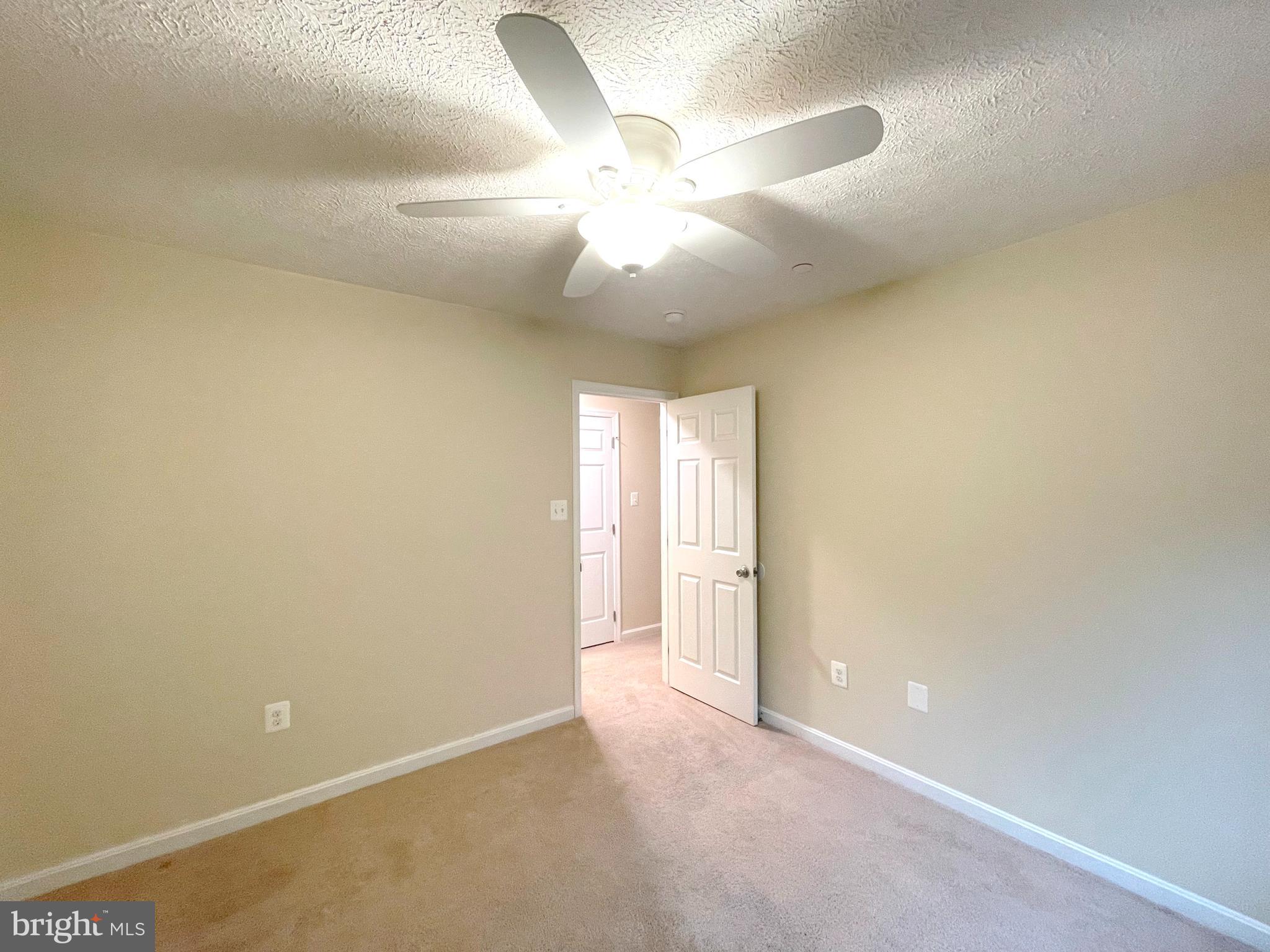 COUNTRY LAKES - Residential Lease