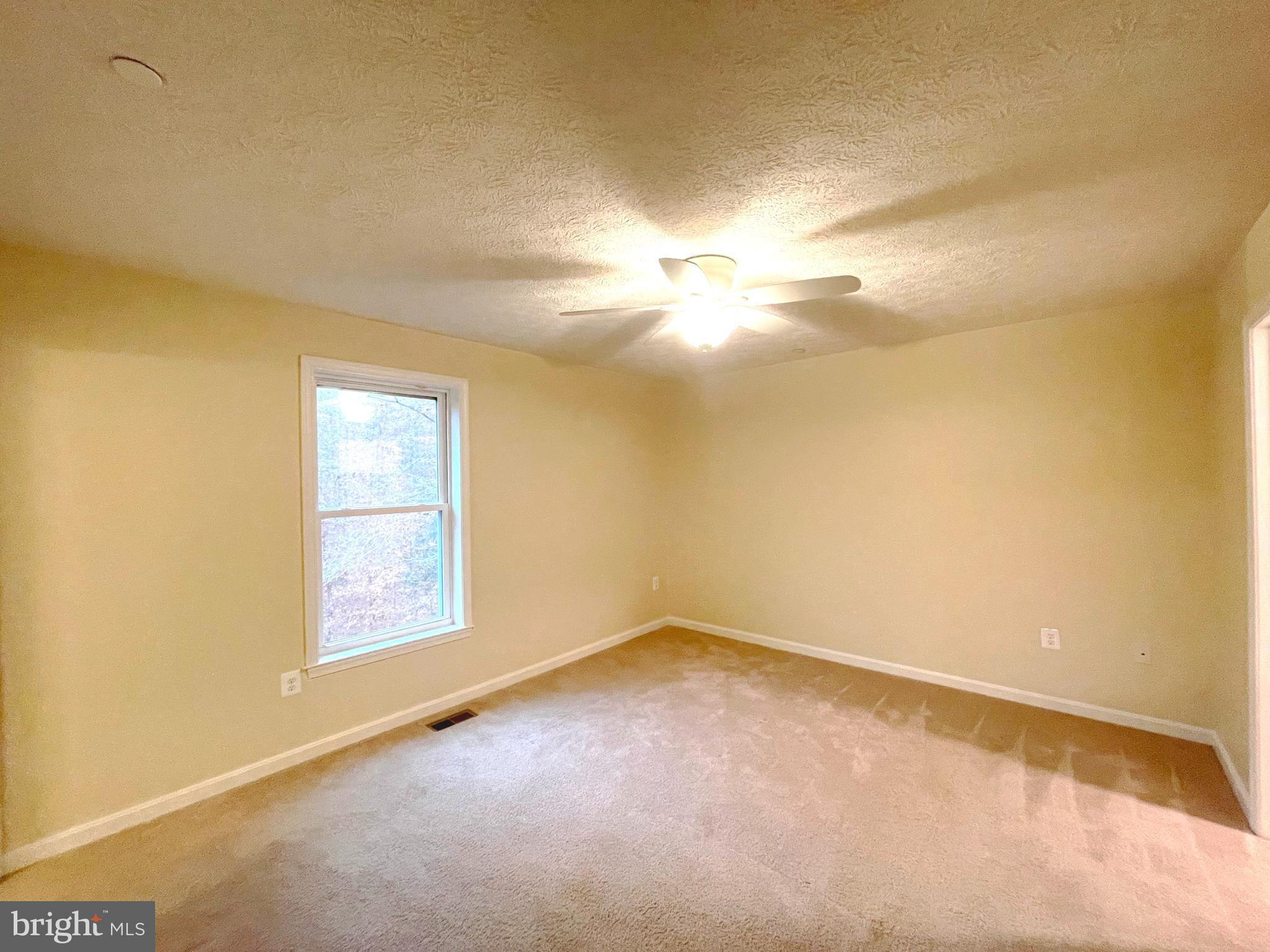 COUNTRY LAKES - Residential Lease