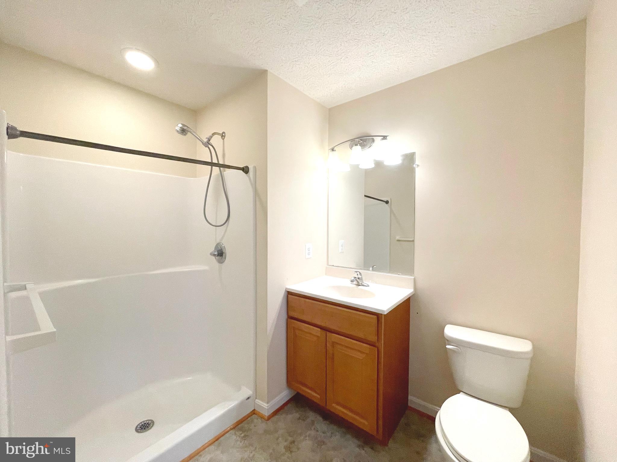 COUNTRY LAKES - Residential Lease