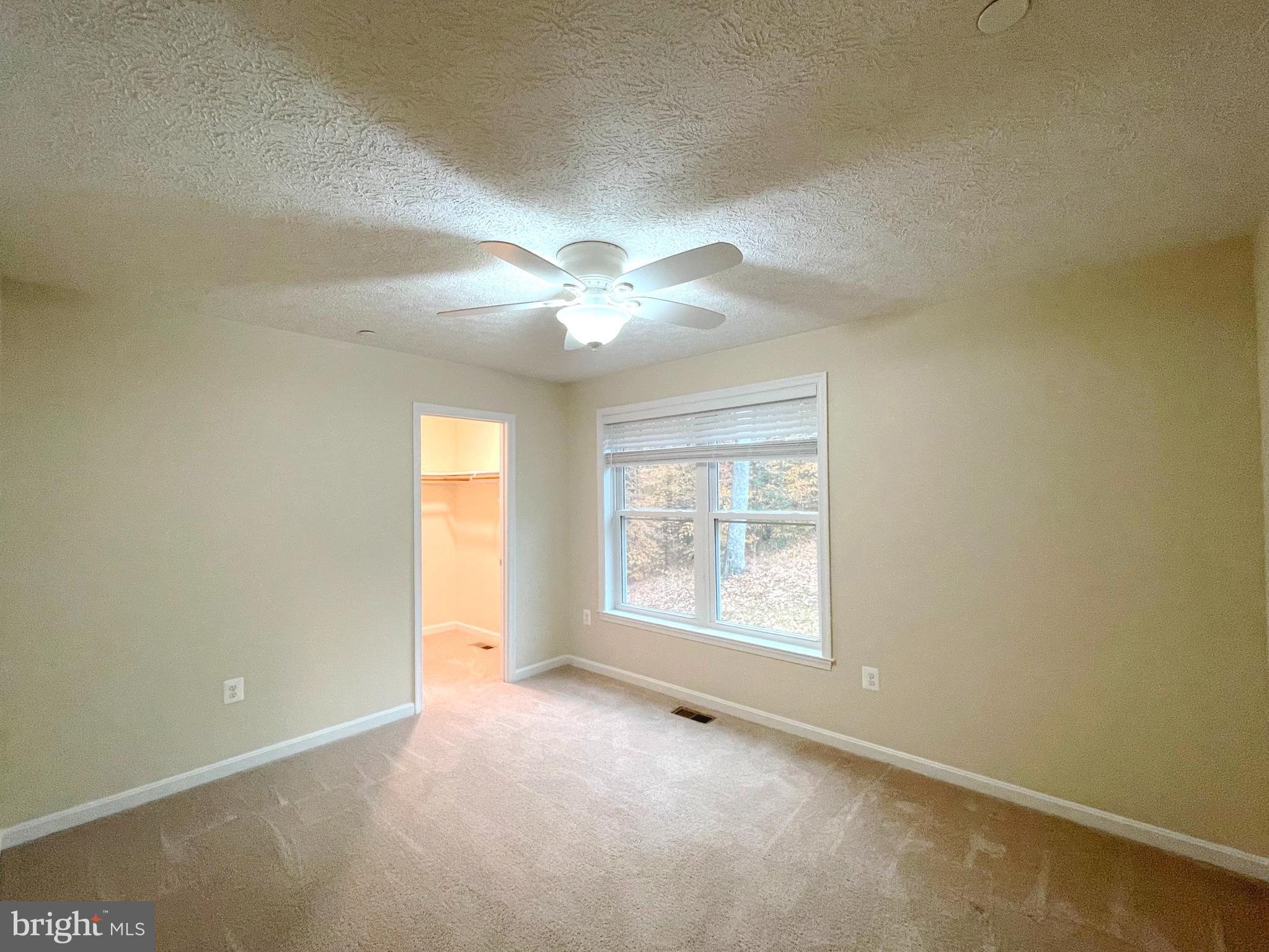 COUNTRY LAKES - Residential Lease