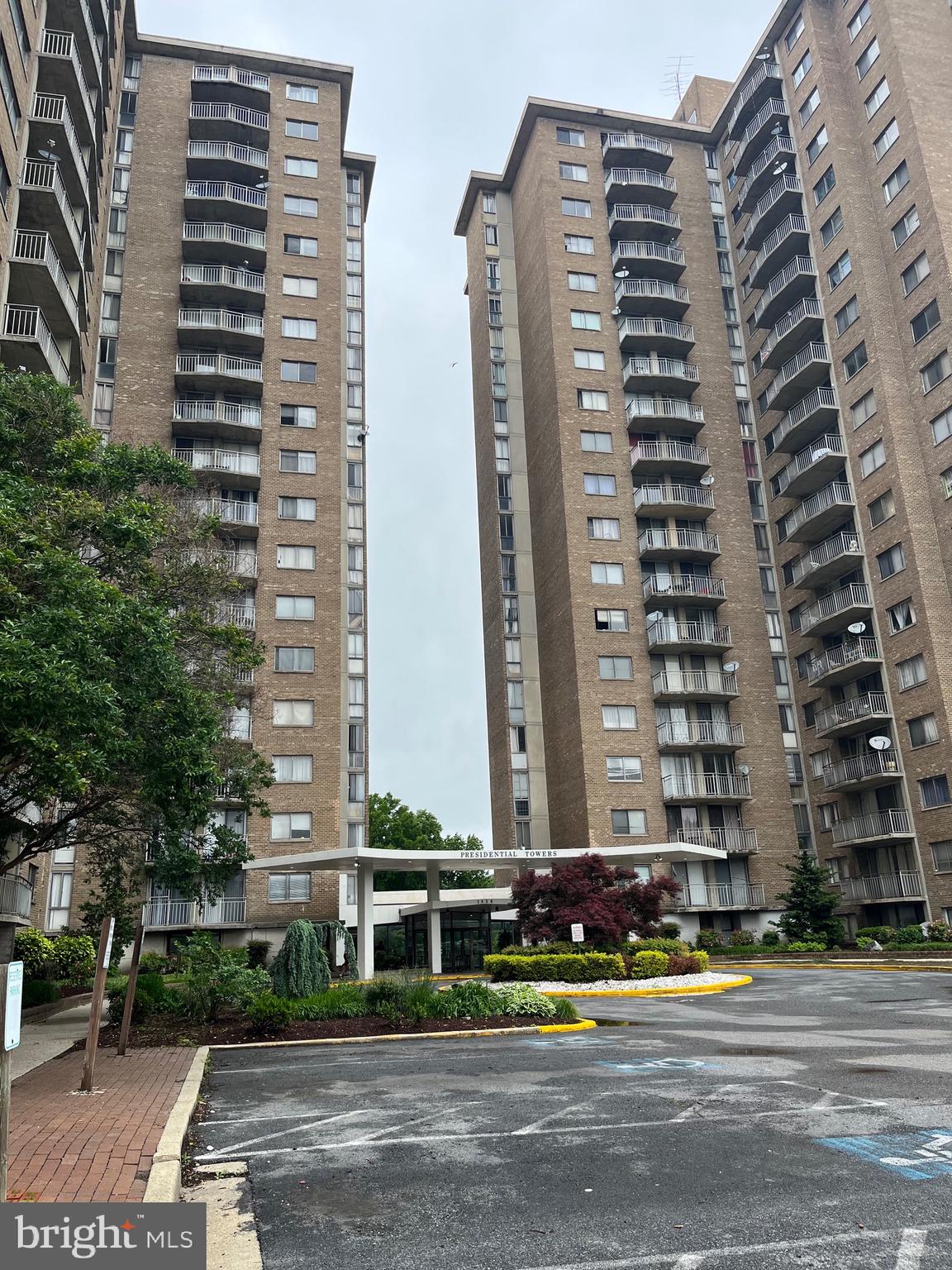 PRESIDENTIAL TOWERS - Residential