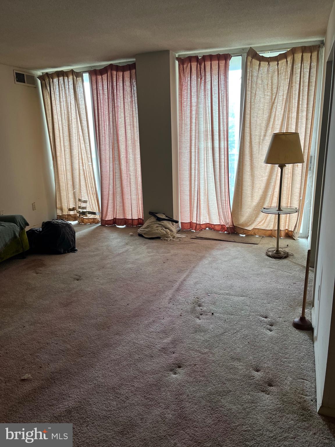 PRESIDENTIAL TOWERS - Residential