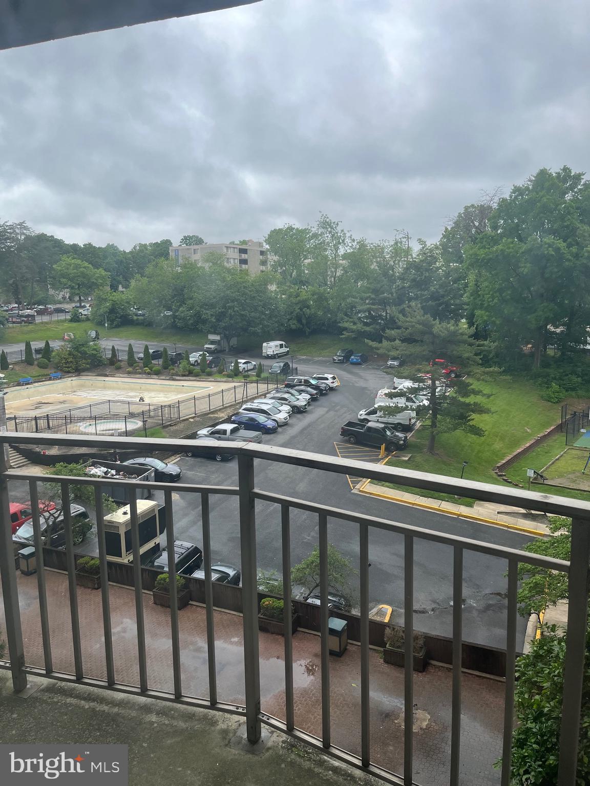 PRESIDENTIAL TOWERS - Residential