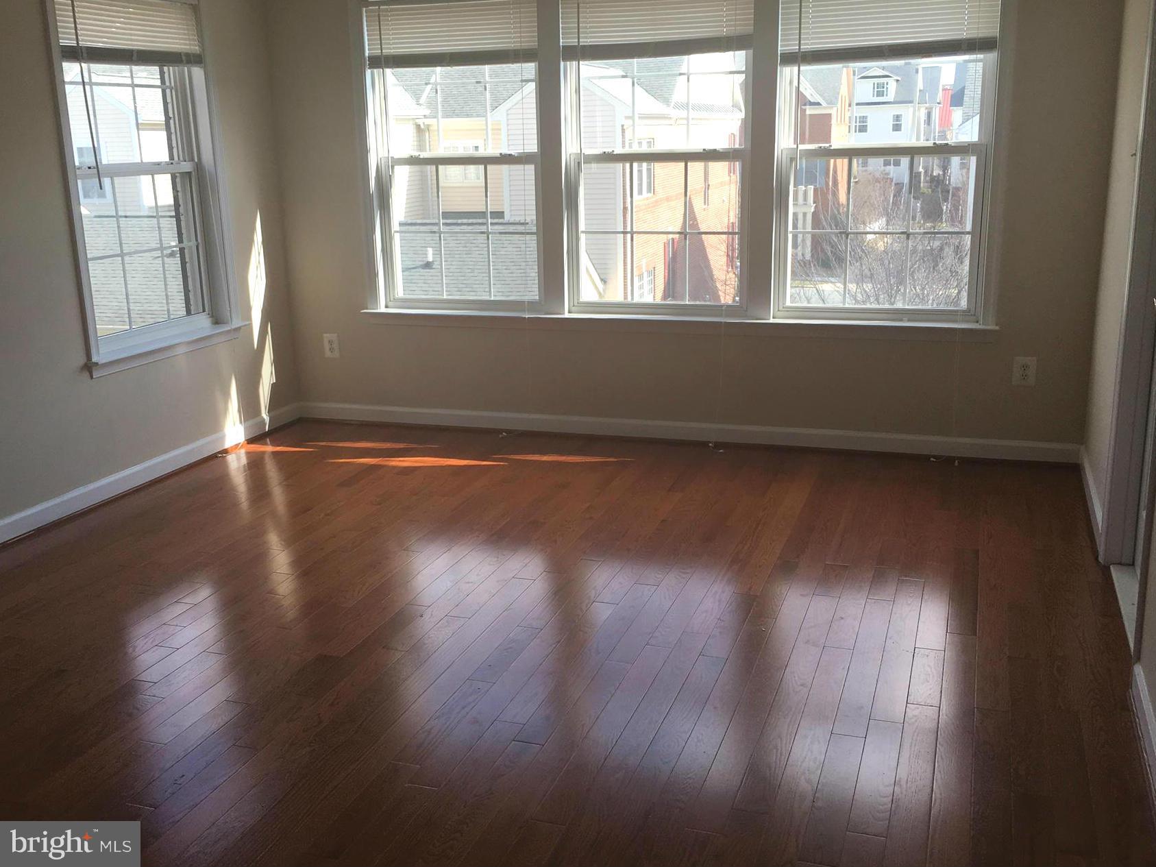 KING FARM BAILEYS COMMON - Residential Lease